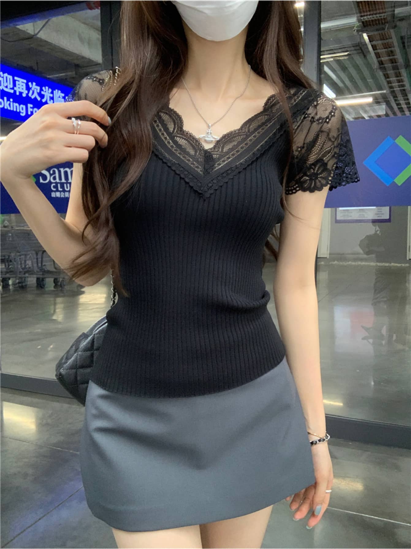 Rakuten - 【美デコルテ】Vネック レース トップス レディース 半袖 カットソー リブニット Tシャツ 切り替え 花柄 レース袖 タイト スリム サマーニット 夏 春 伸縮性 ストレッチ 無地 インナー きれいめ 大人可愛い セクシー シアー 透け感 鎖骨見え 華奢見え 着痩せ 細見え