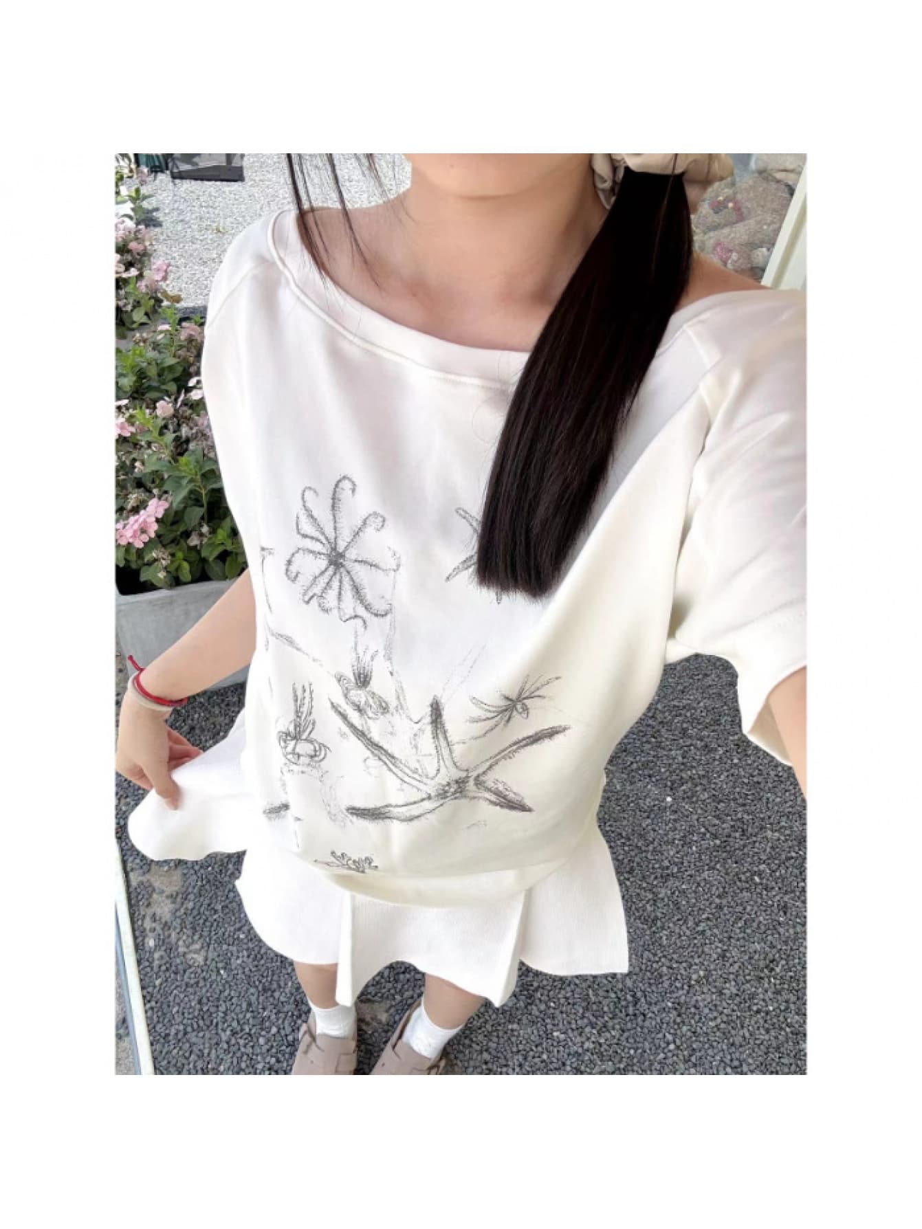 乐天商城 - 【こなれ感】Tシャツ レディース 半袖 カットソー トップス ボートネック ドレープネック プリント イラスト 手書き風 ヒトデ 二の腕カバー 体型カバー ゆったり 華奢見え 着痩せ 韓国ファッション カジュアル きれいめ 大人可愛い 春 夏 秋 涼しい 柔らかい 白