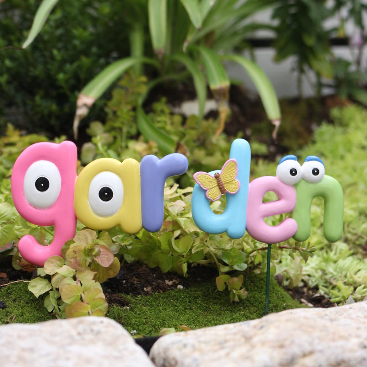 ガーデンオーナメント 園芸用品 アルファベット ロゴ ぷっくり 立体 キャラクター ちょうちょ 鉢植え 飾り 庭 屋外 置物 樹脂製 ガーデニング 雑貨 かわいい 玄関 花壇 デコレーション