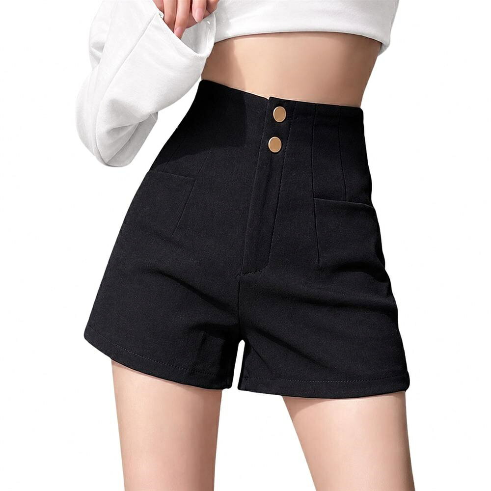　　　 ◆◇◆売れている秘密◆◇◆ 【美しいAラインシルエット】ハイウエスト ショートパンツのデザインが、気になる腰回りをすっきりと整え、理想的なスタイルを演出します。裾に向かって広がるAライン パンツは、太もも周りを視覚的に細く見せる効果があり、女性らしい華奢なラインを強調。洗練されたショートパンツ レディースで、毎日のコーデがより楽しくなります。 【抜群の脚長・美脚効果】ウエスト位置を高めに設定したハイウエスト ショートパンツは、履くだけで自然な脚長効果を叶えます。お腹周りを優しくカバーするショートパンツ 黒は、体型を気にせずおしゃれを楽しみたい方に最適です。美脚を美しく引き立てる短パン レディースとして、ワードローブに欠かせない一着となるでしょう。 【軽やかな履き心地で夏も快適】通気性が良く肌触りの良いスーツ生地 ショートパンツを採用しており、暑い夏の日でも一日中さらりと快適に過ごせます。ゆったりとしたワイドパンツ ショートの作りなので、動きやすく日常のお出かけや旅行にもぴったりです。夏用 ショートパンツとして、アクティブなシーンでも大活躍します。 【上品なディテールと上質素材】フロントのゴールドボタンがアクセントになり、シンプルながらものある印象を与えます。型崩れしにくいスーツ生地 ショートパンツは、自宅でのお手入れも簡単で、清潔感を保ちながら長く愛用いただけます。細部までこだわり抜いたキュロット ショートパンツで、大人のエレガンスを楽しみましょう。 【幅広いスタイルにマッチ】 パンツとして、カジュアルからきれいめまで、どんなトップスとも相性抜群です。小柄な方でもバランス良く着こなせるハイウエスト ショートパンツは、自分へのご褒美や大切な方へのプレゼントにも喜ばれます。オンオフ問わず使えるショートパンツ レディースで、ワンランク上の装いを実現します。 　　　◆◇◆注意事項◆◇◆ご覧のモニターの環境、撮影環境により実物と色味が異なって見える場合がございます。湿った状態で他のものと擦り合わせると色が移る恐れがあります。濃色品の洗濯時は、白色、淡色と分けて洗ってください。説明 【洗練されたAラインシルエット】このショートパンツ レディースは、広がりすぎない絶妙なAラインデザインが特徴です。きれいめな印象を与えるブラックカラーと上品なゴールドのボタンアクセントが、大人の女性の魅力を引き立てます。シンプルながらも都会的な雰囲気で、どんなトップスとも相性抜群なショートパンツです。 【スタイルアップを叶えるハイウエスト】お腹周りをすっきりと見せるハイウエスト設計により、履くだけで自然な着痩せ効果を実感いただけます。このハイウエスト ショートパンツは、腰位置を高く見せることで脚長効果も抜群です。のトレンドを取り入れたデザインで、自信を持って街歩きを楽しめるショートパンツです。 【ゆったり快適な履き心地】ワイドパンツのようなゆとりある裾幅に仕上げたこのショートパンツは、太もも周りを優しくカバーしつつ、動きやすさを追求しました。カジュアルな休日のお出かけからアクティブなシーンまで幅広く活躍します。肌触りの良い素材感で、暑い夏の日でも蒸れにくく、一日中快適に過ごせるショートパンツです。 【上質な質感とシルエットの維持】シワになりにくい耐久性に優れた素材を採用したショートパンツ レディースです。型崩れしにくいため、いつでも美しい美脚ラインをキープできます。ブラウスを合わせた上品なスタイルや、ハーフパンツ感覚でのデイリーユースにも最適です。丁寧な縫製で仕上げており、長く愛用いただける一枚です。 【幅広いシーンで大活躍の一着】通勤からデート、旅行まで多用途に使えるこのショートパンツは、幅広い年齢層の女性に支持されています。自分へのご褒美はもちろん、大切な方へのプレゼントにも喜ばれるハイウエスト ショートパンツです。きれいめなスタイルを好む小柄な方でもバランス良く着こなせる、夏に欠かせないショートパンツです。