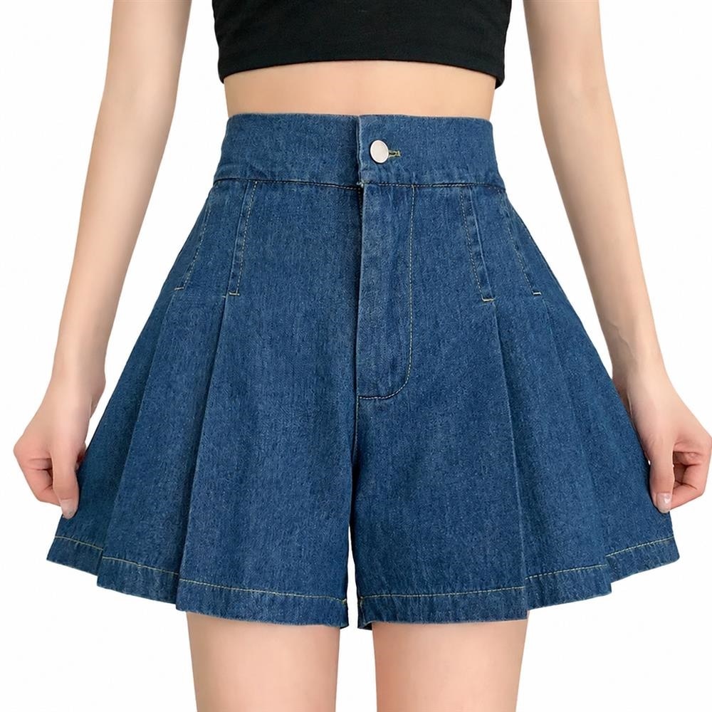 　　　 ◆◇◆売れている秘密◆◇◆ 【洗練されたデザイン】このデニム ショートパンツは、美しいプリーツ加工が施されたAラインシルエットが特徴です。スカートのようなフェミニンな印象を与えつつ、レディース 短パンとしての動きやすさも兼ね備えています。ウォッシュ加工を施した柔らかな質感が、大人のカジュアルスタイルを華やかに演出します。 【スタイルアップ効果】高めに設計されたハイウエスト パンツのデザインにより、脚長効果が期待でき、気になるお腹周りもスッキリとカバーします。裾に向かって広がるAライン 短パンの形状が、太ももを細く見せてくれるため、体型カバーを重視する方にも最適なレディース ショートパンツとして重宝する一着です。 【快適な着心地】ゆったり ショートパンツのワイドな裾口は通気性が良く、蒸れやすい夏場でも涼しく快適に過ごせます。締め付け感のないリラックスしたフィット感で、デイリー使いはもちろん、旅行やレジャーなどのアクティブなシーンでも大活躍。ストレスフリーな穿き心地のキュロットパンツで、毎日の外出がもっと楽しくなります。 【こだわりの品質】耐久性に優れたデニム素材を採用したこのデニムパンツは、繰り返しの洗濯でも形崩れしにくく、長くご愛用いただけます。丁寧な縫製としっかりとした生地感で、安っぽく見えない上品な仕上がりです。お手入れも簡単で、日常のワードローブに欠かせない信頼のジーンズ風短パンとして自信を持っておすすめします。 【幅広いサイズと活用】大きいサイズ パンツをお探しの方にも嬉しい豊富なサイズ展開で、どんな体型の方でも美しく着こなせます。シンプルなTシャツやブラウスとも相性抜群で、コーディネートを選ばない万能なレディース ボトムスです。自分へのご褒美はもちろん、大切な友人や家族へのプレゼントとしても喜ばれる夏の新定番です。 　　　◆◇◆注意事項◆◇◆ご覧のモニターの環境、撮影環境により実物と色味が異なって見える場合がございます。湿った状態で他のものと擦り合わせると色が移る恐れがあります。濃色品の洗濯時は、白色、淡色と分けて洗ってください。説明 【洗練されたAラインデザイン】こなれ感たっぷりのウォッシュ加工を施した「レディース デニム ショートパンツ」です。絶妙な広がりを持つ「Aライン ショートパンツ」のシルエットが、カジュアルながらも女性らしい柔らかさを演出。どんなトップスとも相性が良く、夏のデイリーコーデの主役として活躍する一枚です。 【脚長効果抜群のハイウエスト】腰位置を高く見せる「ハイウエスト ショートパンツ」設計により、履くだけでスタイルアップを叶えます。この「デニム キュロット」のようなふんわりとした裾が太ももを細く見せ、理想的な脚長シルエットを実現。お腹周りをすっきりと整えつつ、旬な「タック入り ショートパンツ」で洗練された印象を与えます。 【ゆったり快適な履き心地】肌触りの良い素材を使用した「ワイド ショートパンツ」は、通気性に優れ、暑い夏でも蒸れにくく快適に過ごせます。締め付け感のない「ゆったり ショートパンツ」のサイズ感で、アクティブなシーンでもストレスフリー。動きやすさと美しさを両立させた、大人女子に嬉しい「デニム ボトムス」です。 【丁寧な仕立てと耐久性】しっかりとした縫製で仕上げた「デニム パンツ」は、洗濯を繰り返しても型崩れしにくく、長くご愛用いただけます。ヴィンテージ感漂う「デニム ジーンズ」の風合いを楽しみながら、お手入れも簡単。フロントのプリーツがを与え、シンプルながらもこだわりの詰まった「ジーンズ 短パン」として質の高さを実感いただけます。 【幅広い体型にフィット】体型カバーを重視する方にもおすすめの「大きいサイズ ショートパンツ」です。程よいゆとりのある「ショートパンツ レディース」設計で、ヒップラインをさりげなく隠しながら美しく魅せます。トレンドのファッションやカジュアルな「夏用 ショートパンツ」スタイルなど、幅広い年齢層の方に選ばれています。