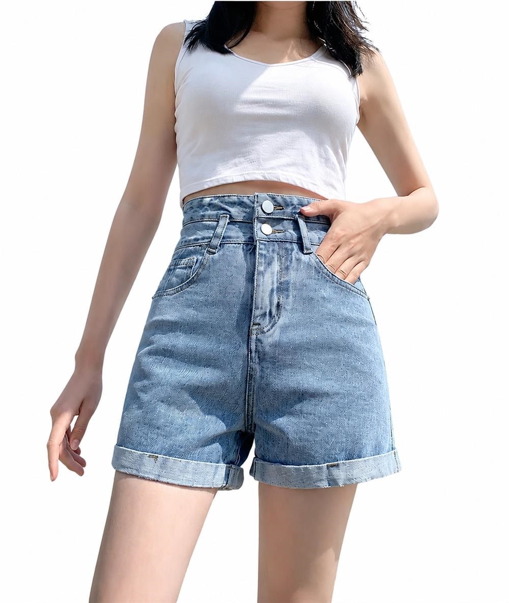 　　　 ◆◇◆売れている秘密◆◇◆ 【トレンドのAラインデザイン】このショートパンツ レディースは、美しいAラインシルエットが特徴のデニム ショートパンツです。裾が広がるワイドパンツ仕様により、太もも周りをすっきりと見せ、女性らしい華奢な印象を演出します。清潔感のあるホワイトカラーのホットパンツは、夏の爽やかなコーディネートに欠かせない一着です。 【超高腰で脚長効果抜群】ダブルボタンがアクセントのハイウエスト ショートパンツは、腰位置を高く見せることで圧倒的な脚長効果を発揮します。このデニムパンツ レディースは、お腹周りをしっかりとカバーしつつ、美しいウエストラインを強調。スタイルアップを叶えたい方に最適なハイウエスト パンツとして、美シルエットを実現します。 【ストレスフリーな履き心地】ゆったりとした設計のワイド ショートパンツなので、動きやすく快適な着心地を提供します。日常のお出かけから旅行、レジャーシーンまで、この短パン レディースは幅広く活躍。肌触りの良いデニム素材を採用しており、暑い夏の日でも蒸れにくく、一日中リラックスして過ごせる快適なレディースパンツです。 【こだわりのディテールと耐久性】しっかりとした質感のデニム生地を使用したレディース ショートパンツです。裾のロールアップデザインがおしゃれなアクセントになり、洗練されたファッション風のスタイルを完成させます。丈夫な素材のジーンズ ショートパンツは、型崩れしにくく、自宅でのお手入れも簡単で長く愛用いただけます。 【着回し力抜群の万能アイテム】シンプルなデザインのショーパンは、Tシャツやブラウスなど、どんなトップスとも相性抜群です。10代から30代まで幅広い層に支持されるカジュアル パンツとして、自分へのご褒美や友人へのプレゼントにもおすすめ。流行に左右されない定番のホットパンツ レディースは、夏のおしゃれを格上げします。 　　　◆◇◆注意事項◆◇◆ご覧のモニターの環境、撮影環境により実物と色味が異なって見える場合がございます。湿った状態で他のものと擦り合わせると色が移る恐れがあります。濃色品の洗濯時は、白色、淡色と分けて洗ってください。説明 【洗練されたAラインシルエット】このショートパンツ レディースは、裾に向かって緩やかに広がる美しいAラインのデザインが最大の特徴です。清潔感溢れるホワイトのデニムパンツは、どんな色のトップスとも相性が良く、爽やかな印象を与えます。脚のラインを美しく見せつつ、トレンド感のある大人可愛いスタイルを演出する一着です。 【スタイルアップを叶える超高腰設計】ダブルボタンがアクセントのハイウエスト ショートパンツは、腰の位置を高く見せることで抜群の脚長効果を発揮します。お腹周りをすっきりと包み込むこの短パンは、気になるラインを自然にカバーし、着痩せを叶えます。シャツをインするだけで、洗練されたのファッションが完成します。 【ゆったりとした履き心地と快適さ】ワイドパンツのような広めの裾口が、太もも周りにリラックスしたゆとりを持たせてくれるため、長時間の着用でも窮屈さを感じさせません。通気性が良く肌触りの良い素材を使用したこのジーパンは、暑い季節のレジャーやデイリーユースに最適です。カジュアルながらも品格を保つ、夏の必須アイテムです。 【細部までこだわったロールアップ仕様】裾に施されたお洒落なロールアップのデザインが、このホットパンツにこなれ感と立体感をプラスします。丈夫な生地と丁寧な縫製で仕上げたデニム ショートパンツは、型崩れしにくく、日常のお手入れも簡単です。光沢を抑えたダブルボタンが、シンプルさの中にのあるディテールを添えています。 【幅広いシーンで活躍する万能アイテム】このデニム 短パンは、Tシャツからブラウスまで様々な夏服と自由に組み合わせて、多彩なコーディネートを楽しめます。自分へのご褒美はもちろん、大切な方へのプレゼントにも喜ばれるお洒落なボトムスです。海辺の散歩から都会の街歩きまで、この一着で夏のスタイリングがより一層輝きます。