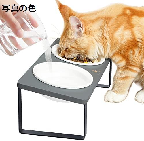 　　　 ◆◇◆人気の秘密◆◇◆ ボウルは高品質のセラミック素材でできており、プラスチック製より小さいな傷をつけにくく、猫ニキビの防止にも役たつ〜 デザイン性にも優れた食器台。お部屋に馴染むシンプルでおしゃれなデザインで、インテリアにもなります。おしゃれな猫ちゃんとの生活を演出します。 床から一定の高さに設置されているため、ほこりや虫などが餌や水を汚染する心配がありません。清潔さを保つために理想的な設計です。 食べやすさと美しさを両立。最後の一口まで楽々食べ尽くせる設計で、食事を愉しむ猫ちゃんに最適です。 　　　◆◇◆注意事項◆◇◆ご覧のモニターの環境、撮影環境により実物と色味が異なって見える場合がございます。湿った状態で他のものと擦り合わせると色が移る恐れがあります。濃色品の洗濯時は、白色、淡色と分けて洗ってください。説明 対象：全ての猫、小型犬、子猫、子犬色差：撮影状況やご使用のパソコン環境により、実物と多少色が異なる場合がございます。【安心の保証】商品の品質については充分注意いたしておりますが、万一輸送中のパッケージが強い衝撃を受け、商品到着時に破損する場合には、弊社にご連絡いただければ、新品再発送または返金を対応をさせていただきます。ご安心ください。また、「思っていたのとちょっと違う」など不満があった場合でも、無条件で返品?返金に対応させていただきます（購入より30日以内）。安心保証の連絡方法：注文履歴より販売元にご連絡ください。