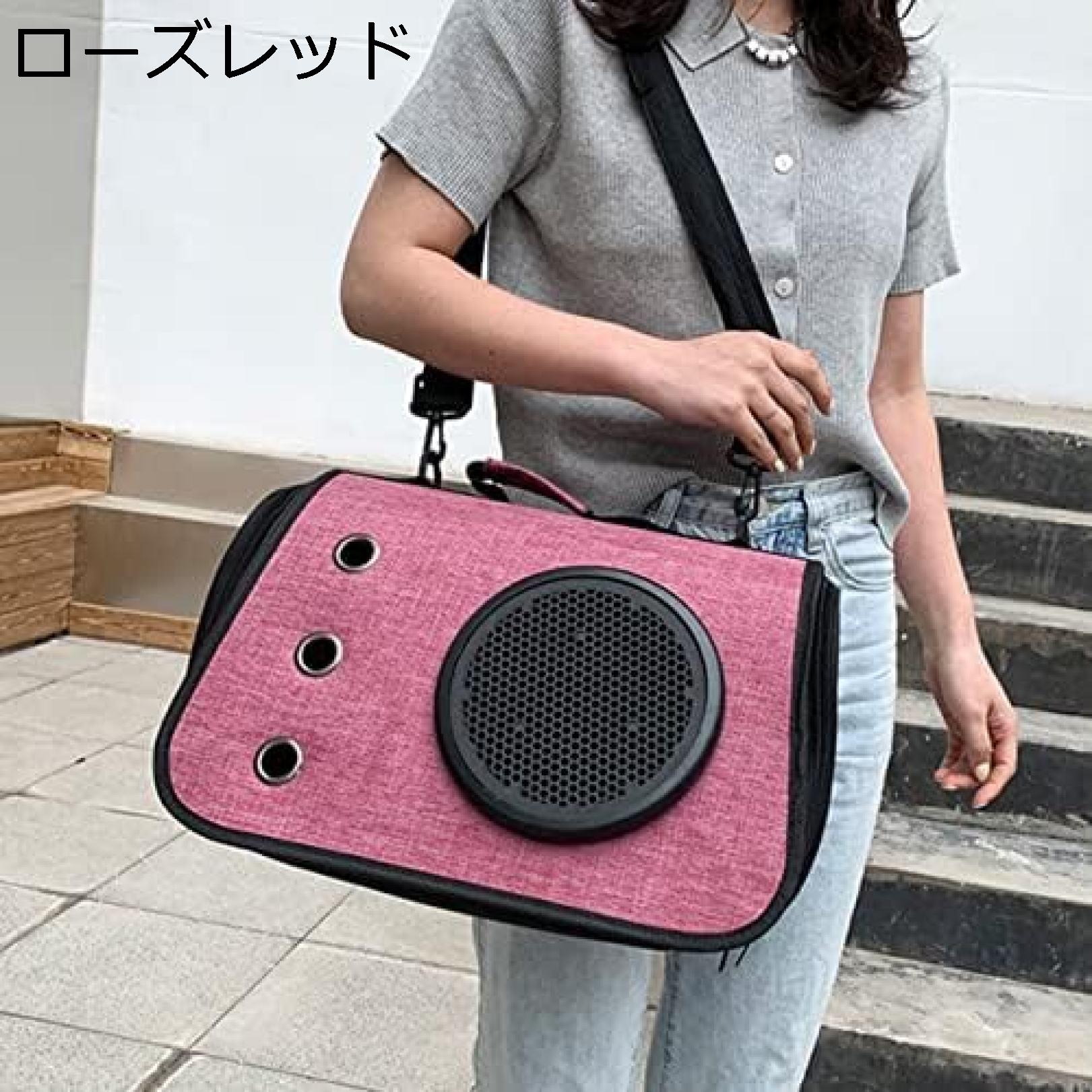 　　　 ◆◇◆人気の秘密◆◇◆ 【商品仕様】サイズ：40*27*25cm（猫：推奨体重5kg以下、犬：推奨体重2.5kg以下）;窮屈感とバイバイ、自由に動け、多くの活動空間を与えることができます。 通気性と安定性が抜群のペットキャリーバッグです。肩への負担も軽減し、通気孔がペットの快適な呼吸をサポートします。 手提げバッグとしても、斜めがけショルダーバッグとしても使用可能な2WAYデザイン。幅広い使い方ができます。 折りたたむことができるので、収納時に場所を取らない便利な犬猫用キャリーバッグです。 動物病院やトリミング、公園や旅行など、様々なシーンで活躍する多機能なペットキャリーバッグ。ペットと一緒に素敵な思い出を作りましょう！ 　　　◆◇◆注意事項◆◇◆ご覧のモニターの環境、撮影環境により実物と色味が異なって見える場合がございます。湿った状態で他のものと擦り合わせると色が移る恐れがあります。濃色品の洗濯時は、白色、淡色と分けて洗ってください。説明 【魅惑の宇宙船型ペットキャリーバッグ】- 折りたたみ可能で通気性抜群の大容量リュック！ この斬新なデザインのペットキャリーバッグは、小型犬や猫を快適に運ぶのに最適です。40*27*25cmのサイズで、通院や旅行、さらには災害避難用にも活用できます。しっかりとした構造で安全性も抜群。お散歩やお出かけが更に楽しくなる、ローズレッドのカラーバリエーションも魅力的です。是非一度お試しください！【商品仕様】サイズ：40*27*25cm（猫：推奨体重5kg以下、犬：推奨体重2.5kg以下）;窮屈感とバイバイ、自由に動け、多くの活動空間を与えることができます。 通気性抜群！ペットが快適に過ごせる通気孔付きのペットキャリーバッグ。 2WAY仕様！手提げバッグと斜めがけショルダーバッグの使いやすいペットキャリーバッグ。 コンパクト収納可能！使わない時はたためるので場所をとらない便利な犬猫用キャリーバッグ。 多機能なペットキャリーバッグ！動物病院やトリミング、公園や旅行まで幅広く使える便利なアイテムです。