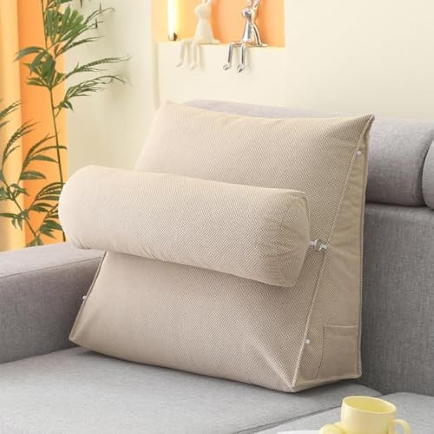 　　　 ◆◇◆売れている秘密◆◇◆ サイズ：（長さ*高さ*厚さ）60*50*20cm 、45*45*20cm　。背もたれクッションは背中を預けることにより、腰を優しくサポートしてくれます。体のラインに合わせて、フィット感も抜群です年寄り、受験生、サラリーマンなど疲れやすい方々におススメします。 スマホやリモコンを収納できるポケット付きで、リラックスしながら便利にお使いいただけます。 洗濯時に便利なジッパー付きカバーは、高品質の高弾性コットン素材で作られ、快適性と通気性に優れています。 ソファーやベッド、畳や出窓と絨毯など、様々な場所で大活躍！長時間のデスクワークや運転、勉強やテレビ鑑賞など、いつでもリラックスできます。 子どもから大人まで幅広い年齢層に最適なプレゼントとしてもおすすめです。かわいいデザインでお部屋にも馴染み、背もたれとしても活用できます。 　　　◆◇◆注意事項◆◇◆ご覧のモニターの環境、撮影環境により実物と色味が異なって見える場合がございます。湿った状態で他のものと擦り合わせると色が移る恐れがあります。濃色品の洗濯時は、白色、淡色と分けて洗ってください。説明 -