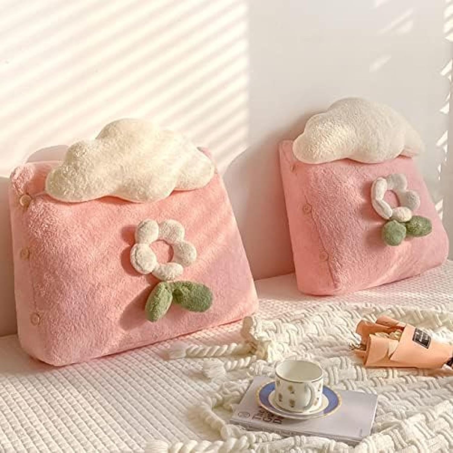 　　　 ◆◇◆売れている秘密◆◇◆ サイズ：50*50*25cm 60*50*25cm ※圧縮梱包にてお届きましたので、開封後ふかふかのクッションに戻るまで、商品全体をもんでください。 「便利なポケット付き」：サイドポケットはリモコンや携帯電話などの必需品を手元に置くのに便利です。また、人間工学に基づいた設計のウェッジ枕は健康をサポートし、姿勢を正しく保ちます。 「姿勢をサポートする」：腰をしっかりと支え、背中や腰の負担を軽減するランバーサポートクッションは、正しい姿勢を保つのに役立ちます。長時間座っていても快適な姿勢をサポートします。 「多目的な使用場所」：ベッドのヘッドボードとして、またはソファーやデイベッドの背もたれとしても使用できます。家庭用、ホテル用、病院用など、さまざまなシーンで活躍します。 「快適なリラックスタイム」：どこでも手軽にリラックスできる背もたれ枕は、快適な読書やテレビ鑑賞、くつろぎの時間を提供します。身体にやさしく、心地よい時間を過ごしましょう。 　　　◆◇◆注意事項◆◇◆ご覧のモニターの環境、撮影環境により実物と色味が異なって見える場合がございます。湿った状態で他のものと擦り合わせると色が移る恐れがあります。濃色品の洗濯時は、白色、淡色と分けて洗ってください。説明 -