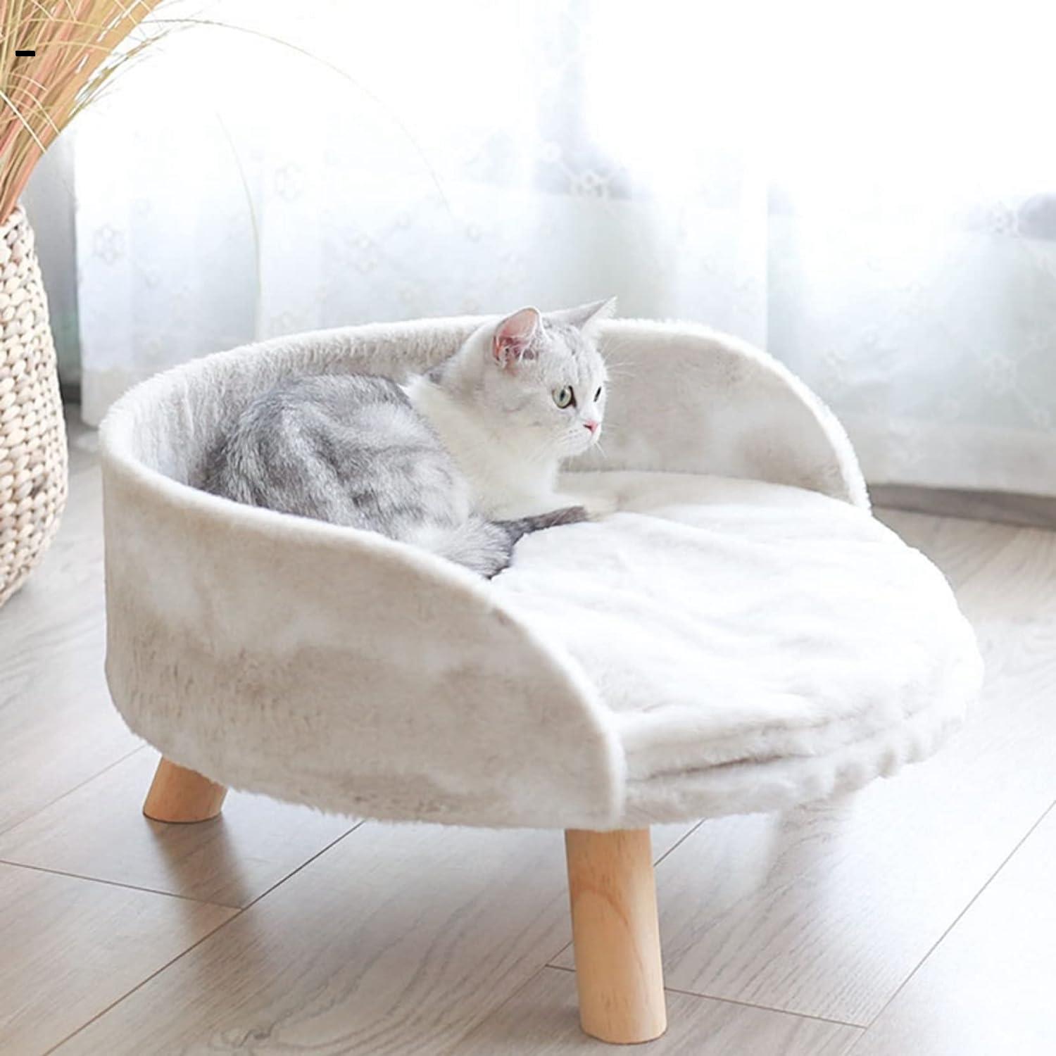 　　　 ◆◇◆人気の秘密◆◇◆ ★　【適用対象】　小型犬、中型犬、子犬、子猫など幅広くご使用できます。 ★　【耐久性】丈夫で長持ち！ソファ表面は噛みついても破れにくい生地加工を施されていますのため、耐久性が保証できます。 安全で弾性が優れたPP綿を充填するので、洗いても変形しにくいです。 ★　【天然素材】中身は弾性があり優れた天然素材PP綿で充填して、ニオイもなく、舐めても安心有害物質を含まない。また洗いても変形しにくいです。弾力性も高いので、直ぐにフワフワと形が戻ります。フワフワとして肌触りもよいです。 ★　【通気性&amp;防温】通気性がよい生地なので、季節に合わせて使い分けたり、季節を問わずオールシーズンお使いいただけるペット用品です。クッション性に優れた中綿に、肌ざわりの良いボア素材でできたベッドは、ふんわり柔らかく防寒対策もばっちり。 ★　【オールシーズン使える】ふかふかフワフワで見た目の暖かさも抜群！ 綿が程よく詰まっているので気持ちよくリラックスして休めます 冬の寒さ対策はもちろん夏場のエアコンの冷え対策にも大活躍。季節を問わずオールシーズンお使いいただけます。 　　　◆◇◆注意事項◆◇◆ご覧のモニターの環境、撮影環境により実物と色味が異なって見える場合がございます。湿った状態で他のものと擦り合わせると色が移る恐れがあります。濃色品の洗濯時は、白色、淡色と分けて洗ってください。説明 大切な家族だから健康で長く一緒に暮らして ほしい、愛犬のための『最高の寝床』を用意してあげましょう☆☆★ペットベッド 小型犬 中型犬 大型犬 ペット ベッド 猫 犬 犬ベッド 猫ベッド 洗えるマット ペットクッション 可愛い おしゃれ ひんやり 夏用 冷感 暑さ対策 メッシュ コットン 洗える スクエア型 ドーム型 ペット用品 姫系 クッション あったか 暖かい ?中症 ねこ ふわふわ かわいい 丸型 丈夫 動物 耐噛み用 寝床 多頭飼い ソファ もこもこ おしゃれ ウェイキューブハウス 寝床 ペットマット キャンバス 犬ベッド カバーを外して洗える カウチベッド ペットソファ 綿100％ ワンちゃん 室内用 猫寝袋 折り畳み式 ドライブベッド ドライブボックス ドライブシート 着脱可能 取り外し 湿気遮断 大型犬 猫 保温 防寒 防風【商品説明】★厚めの生地を使い、中綿をたっぷり入れてありますので、耐久性もあります。★表面に施された綿毛素材はとても柔らかく、肌ざわりも最高。★そして内部には優れた品質の立体綿を採用。弾力性とクッション性を兼ね備えた素材が特徴です。★スリップ防止機能を施した底面と耐変形のフォームにより、形崩れせずベッドが移動してしまうのを防ぎます。★適用：全種類の猫、トイプードルやチワワ、ミニチェアダックス、ポメラニアン、 ヨークシャー?テリア、ミニチュア?シュナウザー、シー?ズー、マルチーズ等の小型犬、うさぎなどの小動物対応できます。【注意事項】★この製品はペット用です。その他の目的には使用しないでください。火気や暖房器具のそばに置いたり、煙草の火を近づけないでください。火災の原因になります。★手洗いは可能ですが、色落ちしたり、型崩れする場合が ありますので、他の物と一緒に洗わないでください。★蛍光増白剤が入っていない洗剤を使用してください。★濡れたままの長時間の使用?放置などで色落ち?色移りすることがありますのでご注意ください。★洗濯後は完全に乾燥させてからご使用ください。乾燥機やドライヤーなどを使用すると、変形や収縮のおそれがありますので、ご注意ください。★本体のサイズはちょっと大きいので、商品は圧縮されてお送りいたします。★モニターの発色や写真の写り具合によって実際の物と色が多少異なる場合がございます。★マニュアルで測定されたデータので、1〜3cmの誤差があることは予めご了承ください。★商品到着時間について：通常7~15日（特別な状況を除いて）