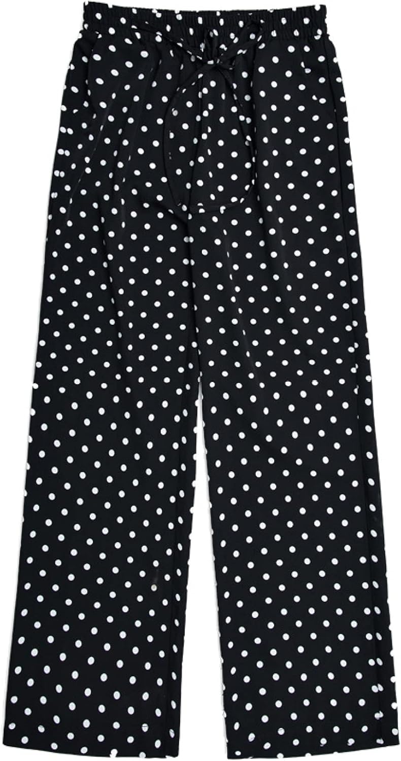 　　　 ◆◇◆売れている秘密◆◇◆ ■出荷に関するヒント：注文処理：2-4日間；到着日：一般的にご注文頂いてから7日-10日間。 　　　　【サイズ】L　 ウエスト:67cm　ヒップ:100cm　着丈:101cm　?　XL　ウエスト:70cm　ヒップ:103cm　着丈:101cm　?　2XL　ウエスト:73cm　ヒップ:106cm　着丈:102cm　?　3XL　ウエスト:77cm　ヒップ:109cm　着丈:102cm　?　4XL　ウエスト:80cm　ヒップ:112cm　着丈:102cm　?　5XL　ウエスト:83cm　ヒップ:115cm　着丈:103cm　?　6XL　ウエスト:87cm　ヒップ:118cm　着丈:103cm。 　　　　【カラー】ブラック/黒　ホワイト/白　レッド/赤。 　　　　【対象者】レディース ガールズ 婦人 10代 20代 30代 40代 50代 60代と幅広い世代でご利用頂けるロングパンツです。 ■出荷に関するヒント：注文処理：2-4日間；到着日：一般的にご注文頂いてから7日-10日間。 【デザイン】シースルー素材で涼しげな見た目。着心地も軽く暑い日も快適に着ていただけます。人気な花柄ズボンです。 ぱっと見はスカート、実はパンツという上品でカジュアルなコーデに。ロングシルエットで大人のこなれスタイルの完成。 優雅になびいて、ふんわりシルエット。 【体型カバー】締め付け感を軽減し動きやすさアップしました。ゆる感のあるロング丈で大人っぽい着こなしでスタイルアップの効果にも期待。お腹周りの窮屈感を軽減したウエストゴム仕様で、下半身を優しく包み込み、気になる部分の体型カバーにも役立ちます。 【美脚、脚長効果抜群】やさしく包む極上の質感を持ちながら、幅広さによる美脚効果もうれしい。足首がやや覗く短めのレングスなので、フレッシュ＆軽やかな印象に。深めの股上と、フィットするウエストゴムで、しゃがんだり動いたりしても安心です。高い位置から始まって見えるハイウエストで、脚長効果も。 【いろんなシチュエーションに対応】ブラウス、Tシャツやブラウスなど様々なコーディネートと合わせたきれいめコーデで大人っぽく着こなすのがおすすめ。どんな雰囲気にもぴったり！トップスとのバランスがとりやすくガーリーからマニッシュまでいろんなスタイルが作りやすいのでマルチに活躍します?デイリーユースはもちろん、ジム、ヨガ、ダンス、スポーツ、トレーニング、ウォーキング、普段着、部屋着、ルームウェアなどと幅広くお使いいただけます。お出かけやデート、オフィスなどのシーンにも活躍してくれます。 　　　◆◇◆注意事項◆◇◆ご覧のモニターの環境、撮影環境により実物と色味が異なって見える場合がございます。湿った状態で他のものと擦り合わせると色が移る恐れがあります。濃色品の洗濯時は、白色、淡色と分けて洗ってください。説明 【サイズ】 L　 ウエスト:67cm　ヒップ:100cm　着丈:101cm XL　ウエスト:70cm　ヒップ:103cm　着丈:101cm 2XL　ウエスト:73cm　ヒップ:106cm　着丈:102cm 3XL　ウエスト:77cm　ヒップ:109cm　着丈:102cm 4XL　ウエスト:80cm　ヒップ:112cm　着丈:102cm 5XL　ウエスト:83cm　ヒップ:115cm　着丈:103cm 6XL　ウエスト:87cm　ヒップ:118cm　着丈:103cm 【オススメ】 ■Point1 滑らかな肌触りとしっとりとした質感で、楽な穿き心地を叶えるさらテロ素材。ゆったり楽チンです。これからの季節に涼しい薄手仕様なのでインナーの着用をお勧めします。 ■Point2 華やかに着映えする優美なフラワー。スカート見えするスカンツだからラクなのに女性らしさもバッチリ。ひらひらと揺れるドレープを描き、程よいリラックス感をプラス。今年トレンドの大柄のワイドパンツ、ガウチョパンツです。 ■Point3 やさしく包む極上の質感を持ちながら、幅広さによる美脚効果もうれしい。足首がやや覗く短めのレングスなので、フレッシュ＆軽やかな印象に。高い位置から始まって見えるハイウエストで、脚長効果も。 ■Point4 きれいな落ち感で脚長見せ！ロングスカートの様なたっぷりワイド！下半身のラインを拾わず、ストンとした落ち感できれいなシルエットを作ります。 【キーワード】 ボトムス パンツ ズボン ガウチョパンツ ガウチョ ワイドパンツ フレアパンツ スカーチョ スカンツ フレアパンツ ロングパンツ ゆったり 大きいサイズ 体型カバー 着痩せ ふんわり マキシ お洒落 薄手 薄い 軽量 軽い ファッション エレガント カワイイ キレイめ 楽ちん 涼しい シンプル カジュアル エレガント ナチュラル 大人 上品 マキシ丈 ひざ下 膝下 ひざ丈 膝丈 ブラック 黒 ホワイト 白 アプリコット 杏色 ベージュ レッド 赤 ワイン ローズ ピンク ブルー 青 ネイビー 紺色 グリーン 緑 パープル 紫色 イエロー 黄 オレンジ ブラウン 褐色 茶色 カーキ グレー 灰色 キャメル ヒョウ柄 レオパード柄 豹柄 春 春服 春物 夏 夏服 夏物 春夏 服 パーディー 通勤 通学 普段 二次会 女子会 外出 公園 トラベル 結婚式 お宮参り 謝恩会 食事会 成人式 卒園式 デート 同窓会 入園式 入学式 発表会 披露宴 演奏会 冠婚葬祭 婚活 七五三 卒業式 プレゼント トラベル ハロウィーン ビジネス オフィス 休日 デート 海 ビーチ バーベキュー レジャー リゾート イベント コンサート 海辺 室内 お風呂 シャワー デイリー プール 休暇 温泉 ホリデー 旅行 海水浴 砂浜 水着 素足 裸足 バカンズ 野外 ライブ コスプレ 街歩き 散歩 常服 日常 街着 お出かけ お呼ばれ ショッピング