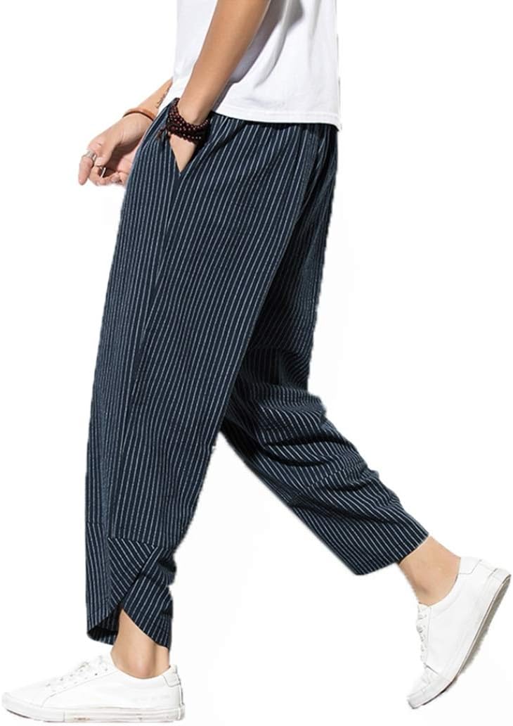 　　　 ◆◇◆売れている秘密◆◇◆ →☆←1：【ルーズ感の高いカーゴパンツ】 肌触りの良いしっかりした生地で仕立てています。シンプルなデザインで暑い夏にも快適なサルサパンツ。オシャレなストリートファッションからリュックやボストン等のバッグや サンダル スニーカー 等の靴ともマッチするデザイン。すごくポップなデザインでロールアップが特にかわいいサルエルパンツです！ →☆←2：【ゆったりと履ける】ワイドシルエットのサルエルパンツです。ただ幅が太いだけでなく、タックをたっぷりと設けているため、立体感あるシルエットを実現しています。股上にボリュームがある分、9分丈にすることで足元はスッキリとした印象に仕上げていて、スタイリッシュに着こなすことができます。 →☆←3：【リラックス感が人気】ゆったりとしており体を締め付けないサルエルパンツで、一度履くとその魅力の虜になり、ヘビロテで使ってしまうほどになります。普段着としてもリラックスウェアとしても使えるので、旅行にもおすすめです。 →☆←4：【合わせやすい】シルエット自体に個性が宿るワイドパンツなので、シンプルなアイテムと相性がよいです。手持ちの白カットソーとスニーカーで十分おしゃれ、シンプルながらさりげなく個性を発揮できます。 →☆←5：【9分丈、ワイドパンツ】一際強い個性を放つ、ワイドシルエットのサルエルパンツです。ただ幅が太いだけでなく、タックを少し設けているため、立体感あるシルエットを実現。股上にボリュームがある分、9分丈にすることで足元はスッキリとした印象に仕上げています。 　　　◆◇◆注意事項◆◇◆ご覧のモニターの環境、撮影環境により実物と色味が異なって見える場合がございます。湿った状態で他のものと擦り合わせると色が移る恐れがあります。濃色品の洗濯時は、白色、淡色と分けて洗ってください。説明 ウエストゴム＆紐で調整可能だからとっても便利なパンツです。通学、旅行、カジュアル、日常、普段着、部屋着、スポーツウェア、作業着。 今夏最注目の遊べるパンツ。夏にぴったりの通気性、速乾性の高い麻素材を使用。ディザイン：ゆったりとしたシルエットでエスニック風、体型カバーや日常のファションアイテムとしてもバッチリ！無地で合わせやすいラー、ユニセックスなカットソーなので、女性にも着て頂けます。 ゆったり：柔らかく、清涼な着心地、ゆったりさわやかに着れます様々な体型の方にフィットするようにパワーアップ。窮屈感もなくラフ「ゆったり」を演出してくれます。伸縮性もよく、動きやすい快適なサルエルパンツです。 快適な履き心地：快適に着こなせる肌触りの良い柔らかな生地感、長時間着用しても、ストレスを感じません。カジュアルファッションとして、若者向けサルエルパンツです。幅広いコーディネート：シンプルなデザインと豊富なカラー展開で、幅広いコーディネートに使える万能アイテムです。汗ばむ季節でも快適に履くことができます。 旬のコーデを実現：トレンドのオシャレが楽しめるワイドシルエット。ゆるめに穿きこなせるゆったりとしたビッグシルエットと絶妙な丈感で、旬のコーデを実現してくれます。個性的な和風ですが何にでも合わせやすいのでコーディネートも楽らくです。秋冬はインにレギンスやタイツを合わせロールアップしても、お洒落です。 トレーニングやダンスなど様々なスポーツシーンで使える大人気パンツです！普段着としてもとても重宝します！しっかりしているけれど通気性が良く、ゆったりさわやかに着れます。カジュアルな着こなしにもポケット付きのデザインで便利です。 カーゴパンツ メンズ 九分丈 トラックパンツ 作業ズボン ワイドパンツ 長ズボン 七分丈 ビッグシルエット 大きいサイズ 綿100％ ゴム調節 ワークパンツ ビッグポケット付き 作業服 ルームウェア 作業着 ズボン ゆったり カジュアル 秋冬 ロングパンツ 通気 速乾 防皺 着心地良い スリム スウェット 無地 ポケット付き カコイイ ジョガーパンツ ポケット ジョガパンツ 多機能 おしゃれ 夏秋 ロング ウエストゴム チノパン