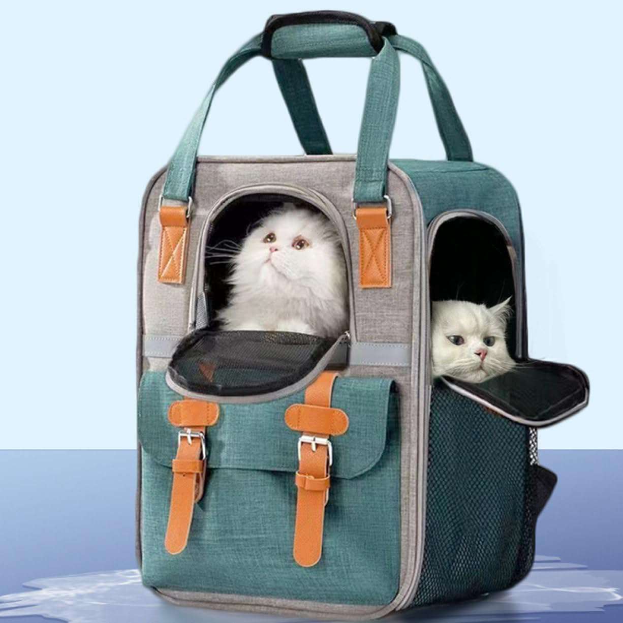 　　　 -------商品詳細------- 【お出かけ便利なリュック型 ペットキャリーバッグ】調節可能なショルダーストラップのリュックに手提げ用ハンドルがついており、そのままシートベルトに固定するとドライブ用にもなる、3way使えるリュック型ペットキャリーバッグ。 【通気性いい】メッシュ窓から中を見れるので、わんちゃん?猫ちゃんの顔を見れて安 心！ペットに窮屈感を感じることなく快適に使用できます。旅行や通院に出かけるときなど、バスや新幹線の長時間移動の疲れや辛さを軽減してくれます。 【折りたためるので、収納しやすい】使わない時は、畳めるので場所をとらずとても便利な犬猫用ペットキャリーリュック。 【飛び出し防止リード付き】車から降りて移動する場合、病院に通院する場合などいろんなシーンでご使用になるペットキャリーリュックに、飛び出し防止リード付属。ペットが落ち着いて移動できるように、また怪我などを防止することができて便利。 【様々なペットに対応】小型犬?猫に特に適しているペットキャリーリュックですが、さまざまな種類のペットに対応しています。猫や小型犬などの小型ペットにとって、安 全で快適な旅行や外出環境を提供します。説明 猫 リュック ペット ペットキャリーバッグ 猫用?小型犬お出かけ 【高い通気性で圧迫感を軽減】 ▽生地はメッシュ素材が使用されており、通気性が高く蒸れる心配がございませ。 ▽また外がある程度見えるので、小型のワンちゃんやネコちゃんも怖がらず安 心して収まってくれます。 【2Way対応?外出時に便利】 ▽ペット 持ち運び リュックはキャンピング、通院、散歩、ドライブ、旅行、災害避難などのお出かける時に非常に役に立ちます。手提げ?リュック2way利用できます、今まで大変だった移動も楽になったりするのです。 ▽猫?小型犬?うさぎ?小型ペットなどに適用の猫キャリーバッグ 【優れた安 全性】 ▽内側のリード固定していれば飛び出す心配もなくありません。 ▽ですので、普段使いや診察?ドッグカフェ?お車での移動など、顔だけを可愛く出してお散歩することも可能です。 ご注意 ※手作業で計測しているため、サイズに多少の誤差がございます。 ※商品写真はできる限り実物に近づけるようにしておりますが、お使いのモニター設定、お部屋の照明等により実際の商品と色味が異なる場合がございます。