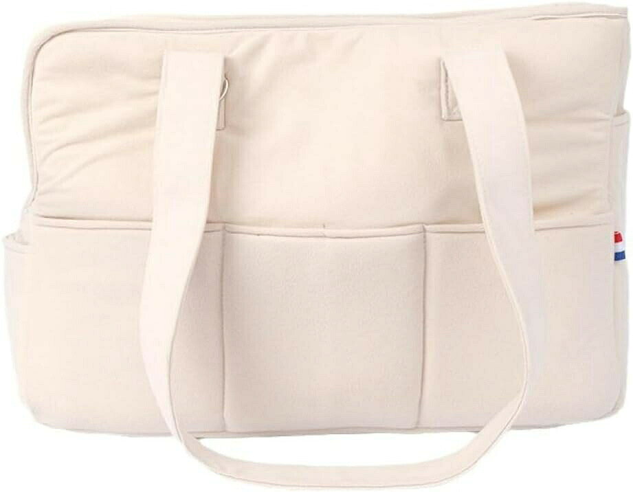 　　　 -------商品詳細------- 1、より美しい新しい外観のデザイン。 バッグ全体はファッショナブルでかわいいように見えます。 同時に、ペット旅行のニーズを満たすことができます。 2、軽量設計でありながら、複数の持ち運び方式（手持ち、ショルダー掛け）が可能。 3、どんなシーンでも柔軟に対応します。また、ペットとの旅行や通院、外出に最適です。 4、折りたたみ設計で省スペースです。使わない時には折り畳めて、持ち運び便利です。 5、丸ごと洗濯機で洗うことができ、お手入れが簡単で清潔に使用できます。説明 愛犬との外出に大活躍の軽量 犬用キャリーバッグ 1、使いやすさにこだわり、あると便利だと思われる機能を取り入れて形にした、トート型ペット用キャリーバッグです。大切なペットが移動時にも安 心？ 2、通院、お出かけ、旅行、ピクニック、また災害時の急な避難の時など様々なシーンで活躍してくれる小型犬用のキャリーパッグですが、ねこ用としてもお使いいただけます。 3、ペットの不意の飛び出し?飛び降り事故を防ぐために、飛び出し防止リードもあります。心配なくアウトドアや旅行を楽しむことができます。 4、丈夫なメッシュ素材を使用しているので、犬 きゃりーバッグ 小型犬の損傷を心配する必要はありません。 5、折りたたみ式のデザインで、使用しないときは立てて折りたたんでクローゼットやワードローブに保管でき、非常に便利です。 ※測り方によって1~3cmの誤差が生じる場合があります。 ※警戒心が強い猫の場合、使ってくれないこともあるので、最初は飼い主さんの匂いのついたタオルや、猫のお気に入りのタオルで慣らすといいかもしれません。 検索キーワード ペットキャリーバッグ 折りたたみ 猫 キャリーバッグ ショルダー 猫 きゃりーバッグ 犬 キャリーバッグ 折り畳み ペットキャリーケース 犬きゃりーバッグ ペットキャリー バッグ トート ソフトキャリー 2WAY ペット キャリーバック 猫 小型犬 ペット用キャリーバッグ おしゃれ 軽量 移動用バッグ 通気性 肩掛け ペットバッグ メッシュ 猫散歩バッグ 手提げ 猫キャリアバッグ 旅行バッグ 持ち運び 外出用 おでかけ 小型 ショルダーバッグ 小型 大型猫用 避難バッグ イヌ ネコ キャットバッグ キャット いぬ ねこバック お出かけバッグ ドライブ 猫きゃりーバッグ 防災 避難 災害 移動 車載 新幹線 通院 多頭飼い 犬用品 猫用品