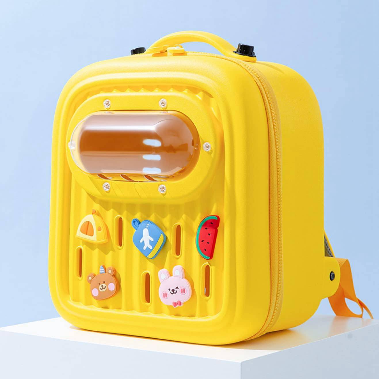 　　　 -------商品詳細------- 【商品仕様】サイズ：43*33.5*30cm（猫：推奨体重8kg以下）;窮屈感とバイバイ、自由に動け、多くの活動空間を与えることができます。 【あんしん感】高レベル、造形百乗って、デザインは丸い、奥が猫を縦横无尽の転がる、ちょうどの透明な小窓のデザインを防止できる猫の緊張と不安の状況は、同時に満足感の隠れた天性、非常に?密。 【長時間背負っても疲れない】:人間工学に基づき設計した幅広肩ベルトで長時間背負っても疲れません。肩への食い込みを軽減し、負担を軽減できるキャリーバッグです。 納期について、お支払い確定後在庫のある商品は通常7〜10営業日ほどでのお届けとなります。祝日になると出荷時間が少し遅くなります。ご理解をお願い致します。 【通気性がよい】通気孔があるのでペットをいれていても安心です。お外の日光や新鮮な空気にペットちゃんも快適です。 【多機能】：動物病院へ連れて行かなければならない時や、トリミングへ連れていくとき。バスや電車に乗る時なども便利です。ワンちゃん ネコちゃんと、公園へ行く時や、旅行に一緒に行けたら、いい思い出になりますね！説明 可愛い愛犬とおでかけできる ペットキャリーバッグに見えないおしやれな仕上がりは、性別や世代を問わずどなたでもお使いいただけます。 ?犬?愛描との移動に欠かせない、公共交通機関(電車?バス?タクシー)の利用時やペット可施設への入館や通院時、災害時などさまざまな場面で活躍します。 ▼Mサイズ：43*33.5*30cm（猫：推奨体重8kg以下） ▼適用場所：ペット連れの旅行や登山、帰郷、通院、ドライブ、お散歩などのお出かけに常にお役に立つペットキャリーバッグ。ペットにとって安心で快適なこのペット?キャリーは、電車や車での旅行や、獣医への定期健診にも最適です。 活躍の場合 ◎車に乗る ◎買い物に行く ◎旅行をする ◎家事をする ◎病院に連れる ◎傷ついたペットの介護 1、犬用キャリーバッグ 外フタを開けておけば、愛犬の様子を外から見ることができるのがポイント。 ワンちやんも常に外が見えるので、バッグに入りながらお散歩気分を楽しむことができます。 2、ペット用マット付き 水洗いできるマットがついていますので、ペットはペットバッグの中で快適に過ごせます。 3、飛び出し防止 全部開けてお顔を出せます。飛び出し防止リード付きだから安心。 ペットショルダーバッグ ペットリュック 小型犬 拡張 猫 透明 メッシュタイプ お出かけ用 ブラック 犬猫用 m ペットキャリーバッグ キャリー リュック 犬用ペットリュック 中型犬 自転車 犬 アウトドア うさぎ 2頭 キャリーバッグ ペットキャリー 2匹 バッグ 拡張可能 折りたたみ 大容量 通気性 軽量 宇宙船 猫キャリーバッグ ねこ ネコ ペット ドライブ かわいい 猫用 通院 猫キャリー おしゃれ 防災 車 多頭飼い用 3way 可愛い 大きめ 2匹用 車載 災害 二匹 猫のキャリーバッグ 猫用キャリーバッグ ペットバック 小動物 犬キャリーバッグ 犬リュック 猫リュック 猫用キャリー 折り畳み 電車 猫用品 猫用キャリー?カート ペット用品 ホーム&キッチン スポーツ&アウトドア