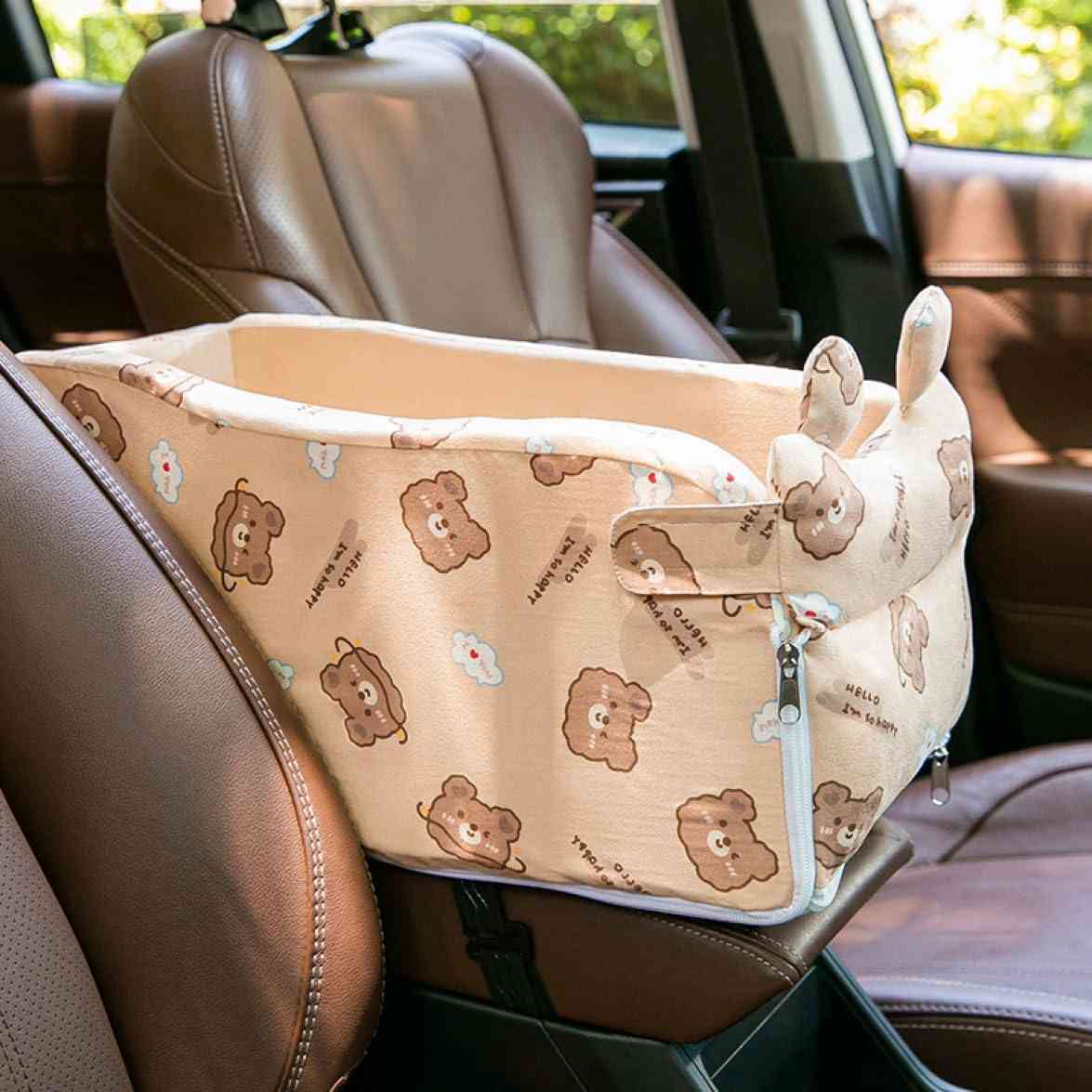 　　　 -------商品詳細------- 1.おしゃれな、お出かけ用ペットドライブソファーです。 サラサラした高品質生地でわんちゃんのドライブをサポートします。 2.座席との装着も簡単、安全性にもこだわったドライブクッションです。パッケージに含まれるもの：2WAYドライブボックス*1（42*20*22cm）; 3.おしゃれなフォルムでお家用ソファベッドとしてもgood！ 納期について、お支払い確定後在庫のある商品は通常7〜10営業日ほどでのお届けとなります。祝日になると出荷時間が少し遅くなります。ご理解をお願い致します。 4.オールシーズン使える！ペットドライブボックス 5.推奨犬種：トイプードル?チワワ?猫等。小型犬説明 製品名:ペットドライブボックス ペットドライブボックス 小型犬 キャリー アームレスト ドライブボックス 犬 車 ペット 中小型犬 キャリーバッグ ドライブベッド 犬猫用 2way 洗える 車用ベッド ペットクッション ペットソファー ペットベッド 車載用 ▲パッケージに含まれるもの： 2WAYドライブボックス*1（42*20*22cm）; ▲車での旅行やお出かけに 固定ベルトは簡単に外せる軽量のトラベルキャリーなら、旅行先でのペット用ベッドとしてもそのまま使えてとっても便利！ ▲オールシーズン使える！ さらっとした手触りで春夏秋冬、季節を問わず快適に過ごせます。 ▲災害時のペットハウスに 災害時の避難など防災用のカドラーとして、また車で過ごす際のペットハウス替わりに備えておくのもおすすめです。 ◆◆◆◆◆◆◆◆◆◆◆◆◆◆◆◆◆◆◆◆◆◆◆◆◆◆◆◆◆◆◆◆◆◆◆◆◆◆◆◆◆◆◆◆◆◆◆◆◆◆◆◆◆◆◆◆◆◆◆◆◆◆◆◆◆◆◆◆◆◆◆◆◆◆◆◆◆◆◆◆◆◆◆◆◆◆◆ 注意： ※お使いのモニターによっては、実際の色と若干異なって見える場合があります。 ※実寸は素人採寸ですので、多少の誤差はご了承願います。 ※ 製造時期によりデザインや仕様に若干の変更がある場合がございます。ご了承ください。 ※この商品は当店実店舗でも販売しております。在庫数の更新は随時行っておりますが、 1、お買い上げいただいた商品が、品切れになってしまうこともございます。 2、その場合、お客様には必ず連絡をいたしますが、万が一入荷予定がない場合は、 3、キャンセルさせていただく場合もございますことをあらかじめご了承ください。 ◆◆◆◆◆◆◆◆◆◆◆◆◆◆◆◆◆◆◆◆◆◆◆◆◆◆◆◆◆◆◆◆◆◆◆◆◆◆◆◆◆◆◆◆◆◆◆◆◆◆◆◆◆◆◆◆◆◆◆◆◆◆◆◆◆◆◆◆◆◆◆◆◆◆◆◆◆◆◆◆◆◆◆◆◆◆◆ 安全面注意事項： ※車への装着時は必ずシートベルトに装着して使用してください。 ※首輪は急ブレーキの際に首に負担がかかりますので、ハーネスのご使用をおすすめいたします。 製品のお手入れの仕方： ※部分的に汚れた場合は、タオルなどを固く絞り汚れた箇所を叩くように拭き取ってください。 ※全体的に汚れた場合は、手洗いにてお洗濯してください。