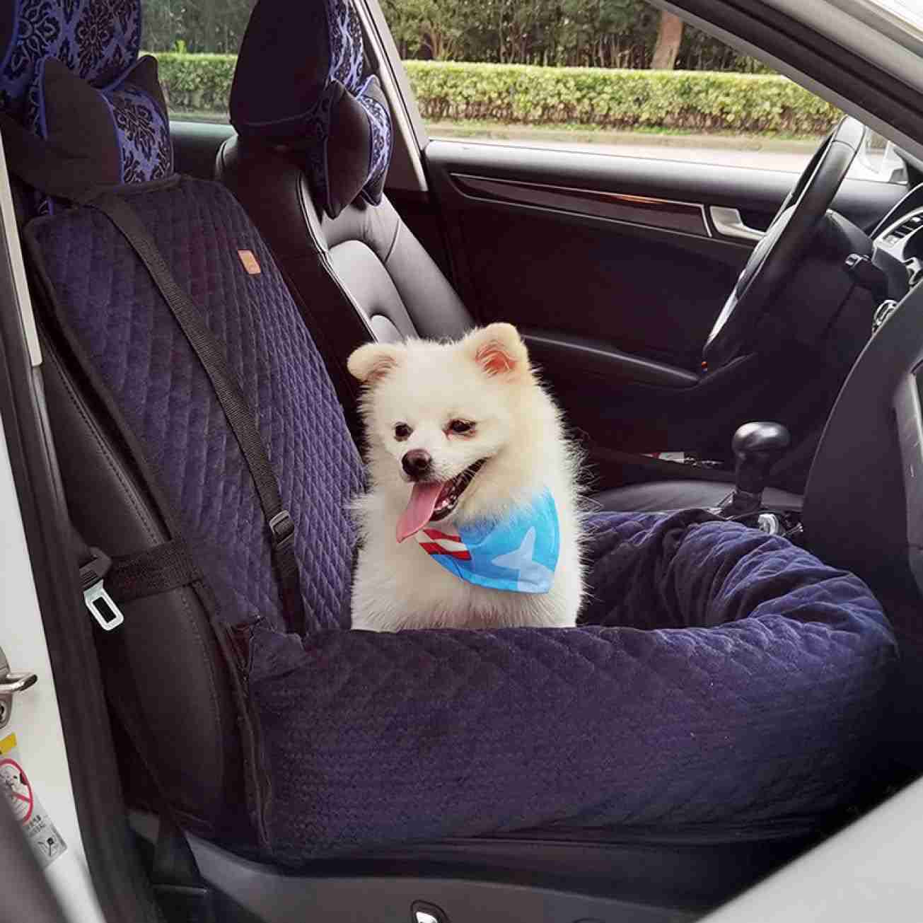 　　　 -------商品詳細------- ☆【サイズと適用場所】サイズ：50*50*20CM（小型犬、猫）; 中小型ペットに対応し、コーギー?柴犬?ミニチュアシュナウザー?犬?猫?小動物なども使用できます。また、室内、リビングルーム、バルコニー、廊下、玄関、庭、そして室内だけでなく、アウトドア、庭、公園、郊外、ビーチ、芝地など、使い場所も限定せずどこでも使えます。特にドライブ、旅行、通院、災害避難、帰郷、定期健診など車で移動時に最適です。 ☆【犬猫の旅行や野外で遊ぶに対策品】: 主にペットを乗せる時に、愛車のシートを保護するために使うシートです. 車を汚したくない人や、座席の材質が高級な車にはこういうシートがあるといいですね。ペットの足跡、毛、フケ、汚れ、水、砂、土、泥から大事な車席を守ってくれて、中小型犬、猫、うさぎにけの犬ドライブシート兼ドライブボックスです。 ペットを載せても安心. ☆【お出かけや旅に便利】愛犬との車でのお出かけにピッタリの車内設置用のベッド「ドライブベッド」です。お出かけの間も愛犬に特等席を作っちゃおう。背もたれが高めのふんわりとしたベッドをシートに取り付けて、愛犬専用席をつくってあげて下さい。 納期について、お支払い確定後在庫のある商品は通常7〜10営業日ほどでのお届けとなります。祝日になると出荷時間が少し遅くなります。ご理解をお願い致します。 ☆【安定感抜群?飛び出し防止】後部座席はもちろん、助手席にも取り付けができます。シートベルトを通すことで、しっかり座席に固定して、ショルダーストラップをヘッドレストにかけて固定できます。安定感抜群！また、シート中に飛び出し防止のリードも付き、ドライブする時、犬や猫ちゃんが車酔いなどの心配がありません。ペットの安全をしっかり守ります。 ☆【取り外しが簡単でお掃除も簡単】：スムーズなファスナー開閉により、犬のカーシートの外カバーを簡単に取り外して、毎日のお手入れが簡単にできます。洗濯機で洗えるデザインで、お手入れが簡単です。弊店のペットベッドは出荷前に厳しい品質検査を行いました。ペットや人の健康のために、安全無毒、刺激がない素材を採用します。説明 車用 ペット用 ドライブボックス 中小型犬用 助手席用 2WAY ドライブベッド 折りたたみ 通年 ペット ドライブシート ベッド クッション マット ペットベット ペットソファ 犬ベット 猫ベット ドライブ用品 犬 猫 カー用品 おでかけ用品 飛び出し防止 車載用 お出かけ 自宅 助手席 後部座席 安い 車酔い防止 飛び出し防止 カバー取り外し可能 清潔簡単 滑り止め ドライブケージ 汚れに強い 水洗い可能 柴犬 チワワ プードル 春用 夏用 秋用 冬用 大切なペットちゃんとのお出かけを快適に楽しめましょう！ ◎サイズも丁度良くて、座り心地も良くて、車の移動があまり好きでない愛犬でも、気楽に乗って、心地よく座ります。 ◎ペットの安全座席は良好な保温性の機能を持っていて、ペットベッドとしても使えます。 ◎ドライブが苦手な子でも、座り心地が良く、楽しくお出かけできます。 ◎愛犬が気持ち良く寝てる姿を見ると微笑みも増える商品です。 ★飛び出し防止フック付き ★滑り止め加工 ★汚れ防止 中小型犬、猫、うさぎにけのペットドライブシート兼ドライブボックスです。 仕様参考： サイズ：50*50*20CM（小型犬、猫） 1、このペットベッドは、形崩れしにくい、しっかりとした作ります。 2、底面は滑り止め生地を使用しているのでズレにくいです。 3、ペットの足跡、毛、フケ、汚れ、水、砂、土、泥から大事な車席を守ってくれます。 4、どんな車にも合わせやすいカラーとデザインがシンプルで、おしゃれなペット用ドライブベッドです。 5、車の中だけじゃなく、室内にも使用できます！ ※ご注意 商品はモニターによって色合い等、実物と多少差異がある場合がございます。ご了承ください。 商品のサイズは手作業で測定されているため、少し誤差があるかもしれません。 商品に何からご不明な所、或は商品に不具合等がある場合、遠慮なくご連絡いただけますと幸いです。 弊店のペットベッドは出荷前に厳しい品質検査を行いました。ペットや人の健康のために、安全無毒、刺激がない素材を採用します。