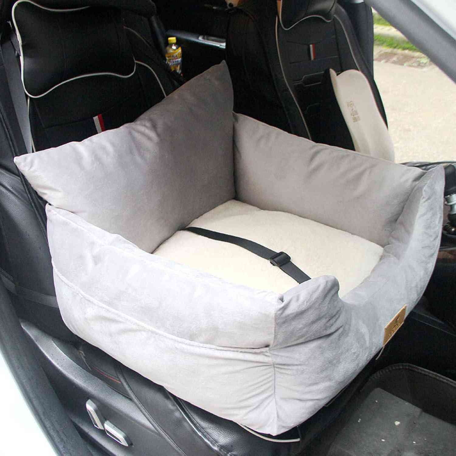 　　　 -------商品詳細------- ☆【サイズ】50*46*30CM 、55*51*30CM ;ほとんどの車のSUVトラックに適しています。底面は滑り止め加工施してありますので、ペットが乗るとき、あちこちに滑りませんので、犬猫が乗り心地よくドライブを楽しめます。 ☆【長さ調節できるベルト】車の前席?後部座席どこでも使えます。シートの下の部分は滑り止めが付いていて動きが激しいペットにも安定感を与えます。ペットとのお出かけが安全になります。 ☆【設置簡単，安定感抜群】簡単に脱着できてまた丈夫な固定ベルトのおかげで非常時にもあなたのペットを安全に守ります。長さ調節もできるので、走っている車の中でも気楽にドライブを楽しめることができます。 納期について、お支払い確定後在庫のある商品は通常7〜10営業日ほどでのお届けとなります。祝日になると出荷時間が少し遅くなります。ご理解をお願い致します。 ☆【丈夫な素材】こちらのペット用カーシートは高級生地で製作されました。柔らかく肌触りが気持ちいいです。また、車のシートをペットによる汚れや傷から守ってくれます。室内では普通のペットクッション，ペットベッドとして使えます。 ☆【全車種対応】：適用対象：中小型犬、猫。 対応車種：全車種。シートベルトの長さが座席の後ろに調整可能なので、SUV、トラックなどの自動車対応できます。取り付け簡単で、散歩、ドライブ、旅行などペットとのいろいろなお出かけに活躍できる。弊店のペットベッドは出荷前に厳しい品質検査を行いました。ペットや人の健康のために、安全無毒、刺激がない素材を採用します。説明 大切なペットちゃんとのお出かけを快適に楽しめましょう！ ◎サイズも丁度良くて、座り心地も良くて、車の移動があまり好きでない愛犬でも、気楽に乗って、心地よく座ります。 ◎ペットの安全座席は良好な保温性の機能を持っていて、ペットベッドとしても使えます。 ◎ドライブが苦手な子でも、座り心地が良く、楽しくお出かけできます。 ◎愛犬が気持ち良く寝てる姿を見ると微笑みも増える商品です。 ★飛び出し防止フック付き ★滑り止め加工 ★汚れ防止 中小型犬、猫、うさぎにけのペットドライブシート兼ドライブボックスです。 仕様参考： Mサイズ：50*46*30CM Lサイズ：55*51*30CM 1、このペットベッドは、形崩れしにくい、しっかりとした作ります。 2、底面は滑り止め生地を使用しているのでズレにくいです。 3、ペットの足跡、毛、フケ、汚れ、水、砂、土、泥から大事な車席を守ってくれます。 4、どんな車にも合わせやすいカラーとデザインがシンプルで、おしゃれなペット用ドライブベッドです。 5、車の中だけじゃなく、室内にも使用できます！ ※ご注意 商品はモニターによって色合い等、実物と多少差異がある場合がございます。ご了承ください。 商品のサイズは手作業で測定されているため、少し誤差があるかもしれません。 商品に何からご不明な所、或は商品に不具合等がある場合、遠慮なくご連絡いただけますと幸いです。 弊店のペットベッドは出荷前に厳しい品質検査を行いました。ペットや人の健康のために、安全無毒、刺激がない素材を採用します。