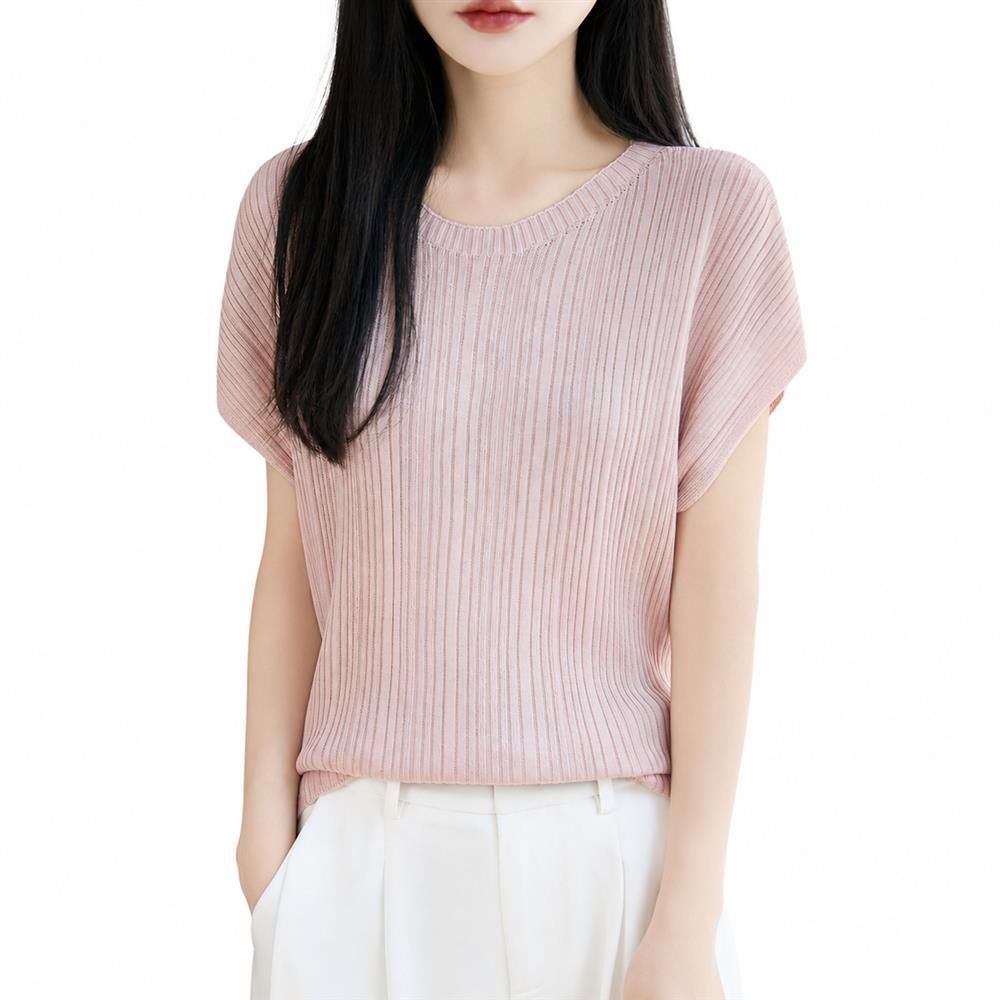 　　　 ◆◇◆売れている秘密◆◇◆ 【上品なリブデザイン】細めの縦リブが美しいリブニット トップスは、体に優しくフィットし、女性らしい華奢なシルエットを演出します。なテンセル ニットならではの、ほんのりとした艶感としなやかなドレープ性が、いつものコーディネートをワンランク上の上品なスタイルへと格上げしてくれます。 【涼やかで快適な着心地】通気性と吸湿性に優れたサマーニット レディースは、汗ばむ季節でもベタつきにくく、サラッとした爽やかな肌触りをキープします。この薄手 ニットソーは非常に軽やかで風通りが良く、暑い夏の日のデイリーユースやお出かけに最適な、清涼感あふれる一着です。 【着回し力の丸首】デコルテラインを美しく見せる上品な丸首 カットソーは、カジュアルからオフィスコーデまで幅広く活躍します。シンプルなレディース tシャツ 半袖タイプなので、デニムやロングスカートなど、どんなボトムスとも相性で、毎日のコーディネート作りに迷いません。 【お手入れ簡単で長持ち】細部まで丁寧に縫製された半袖 ニット レディースは、型崩れしにくく、ご自宅でのイージーケアが可能です。毛玉になりにくい上品な無地 トップスなので、お洗濯を繰り返しても美しい風合いが長続きし、お気に入りの定番アイテムとして長くご愛用いただけます。 【幅広い方に寄り添う1着】ゆったりとしたシルエットのフレンチスリーブ ニットは、気になる二の腕をさりげなくカバーし、幅広い年齢層の方にご着用いただけます。自分用としてはもちろん、母の日や誕生日などのギフトにもおすすめな、大人の上品さを引き立てる夏服 レディースです。 　　　◆◇◆注意事項◆◇◆ご覧のモニターの環境、撮影環境により実物と色味が異なって見える場合がございます。湿った状態で他のものと擦り合わせると色が移る恐れがあります。濃色品の洗濯時は、白色、淡色と分けて洗ってください。説明 【上品なリブ編みデザイン】すっきりとした縦ラインが美しいサマーニット レディースは、程よいフィット感でされたシルエットを演出します。このリブニット トップスは、デコルテを綺麗に見せる丸首デザインで、大人の女性らしいエレガントなカジュアルスタイルを叶えます。 【爽やかな着心地と吸汗性】汗ばむ季節に最適な半袖 ニットは、テンセル混の素材を採用し、シルクのような滑らかな肌触りと優れた通気性を実現しました。この薄手のテンセル tシャツは熱がこもりにくく、暑い夏の日でも一日中サラッと快適で涼しい着用感をキープします。 【自由な動きを叶える伸縮性】柔らかく伸びるレディース トップス 半袖は、窮屈感のないノンストレスな着心地を提供します。身体の動きに合わせて優しくフィットするため、お出かけ時のカジュアル カットソーとしてはもちろん、オフィスカジュアルや在宅ワークなどのアクティブなシーンにも最適です。 【型崩れしにくい丁寧な縫製】日常使いに嬉しい半袖 tシャツ レディースは、細部まで丁寧に縫製されており、洗濯を繰り返してもヨレにくいのが特徴です。このサマーセーターはシワになりにくく乾きやすいため、アイロン掛けの手間を減らし、いつでも清潔感のある美しい状態を長くキープできます。 【どんなボトムスとも相性】シンプルな無地 ニット レディースは、パンツにもスカートにも合わせやすく、着回し力がです。アウターを羽織ればインナーとしても大活躍するきれいめ プルオーバーは、日常のコーディネートの幅を広げ、大切なご友人やご家族への実用的なプレゼントにも最適です。
