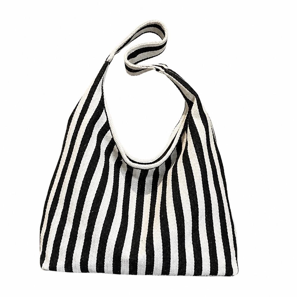 　　　 ◆◇◆売れている秘密◆◇◆ 【お洒落なストライプデザイン】赤と白のコントラストが映えるストライプバッグは、コーディネートの主役になる華やかなデザインです。温かみのあるキャンバス生地風の素材感で、カジュアルながらも上品なトートバッグレディースとして、毎日のコーディネートにお洒落なアクセントをプラスします。 【の大容量＆収納力】A4サイズの書類やタブレット、ノートPCもすっぽり収まる大容量バッグです。通学バッグや通勤バッグとしてはもちろん、お買い物時のエコバッグやマザーズバッグとしても大活躍。荷物が多い日でもこれ一つでスマートにまとめられる優秀なショルダーバッグです。 【肩掛けしやすい快適な仕様】幅広のショルダーストラップ設計により、荷物が重い日でも肩への負担を軽減し、快適な使い心地を実現した肩掛けバッグです。体に優しくフィットする柔らかいフォルムで、アクティブに動く日もストレスフリーで持ち運べる手提げバッグに仕上げました。 【優れた耐久性で長く愛用】日常使いに耐えられるよう、丁寧な縫製と丈夫な生地を採用した耐久性の高い布バッグです。汚れてもお手入れがしやすく、型崩れしにくいので、毎日ヘビーユーズしてもきれいなシルエットをキープ。季節を問わずオールシーズン活躍する万能カジュアルバッグです。 【幅広いシーンとギフトに】学生の通学用トートから社会人のデイリーユースまで、年齢を問わず幅広く使えるレディースバッグです。ご自身用にはもちろん、誕生日、記念日、入学祝いなどの大切な方へのプレゼントとしても喜ばれる、実用性とトレンド感を兼ね備えたお洒落なギフトバッグです。 　　　◆◇◆注意事項◆◇◆ご覧のモニターの環境、撮影環境により実物と色味が異なって見える場合がございます。湿った状態で他のものと擦り合わせると色が移る恐れがあります。濃色品の洗濯時は、白色、淡色と分けて洗ってください。説明 【おしゃれなストライプデザイン】パッと目を惹く赤と白のボーダー柄が可愛いニット トートバッグです。温かみのある編み込み素材を採用し、カジュアルながらも上品な印象を与えます。このストライプ トートバッグをいつものコーディネートにプラスするだけで、一気にこなれ感のあるお洒落なスタイルが完成します。 【たっぷり入るの収納力】A4サイズの書類やタブレット、ノートPCもすっぽり収まる大容量 トートバッグです。教科書やファイルが多い学生の通学バッグとしてはもちろん、荷物が増えがちなママのマザーズバッグとしても大活躍。荷物の出し入れもスムーズで、毎日のお出かけに手放せないトートバッグ レディースです。 【肩への負担を軽減する太めベルト】持ち手部分が幅広に設計されたショルダー トートバッグなので、荷物が重い日でも肩が痛くなりにくく快適です。肩掛けバッグとしてはもちろん、手提げバッグとしても使える絶妙な長さで、日常のショッピングから旅行のサブバッグまで、様々なシーンで軽やかに活躍します。 【柔らかく丈夫なこだわり素材】肌触りが良くしなやかな生地感でありながら、しっかりとした耐久性を備えたレディース トートバッグです。型崩れしにくく、汚れても手軽にお手入れができるため、長く綺麗にご愛用いただけます。折りたたんで持ち運ぶこともできる便利なカジュアルバッグです。 【幅広いシーンに馴染む万能アイテム】大学生の通学 トートバッグから、休日のショッピング、デイリーユースまで幅広く使えるトートバッグ 大容量です。シンプルで温かみのあるデザインは、お友達やご家族への誕生日プレゼント用バッグとしても喜ばれます。季節を問わずオールシーズン使えるヘビロテ確定の1枚です。