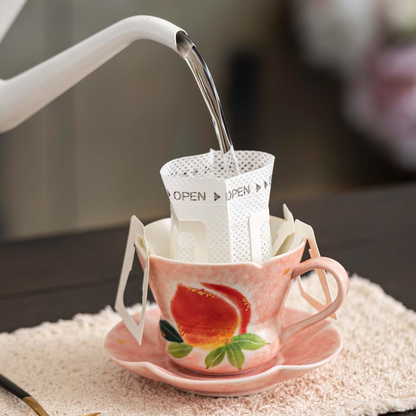 コーヒーカップ ソーサー セット 陶器 マグカップ 手描き 桃 和風 ティーカップ 輪...