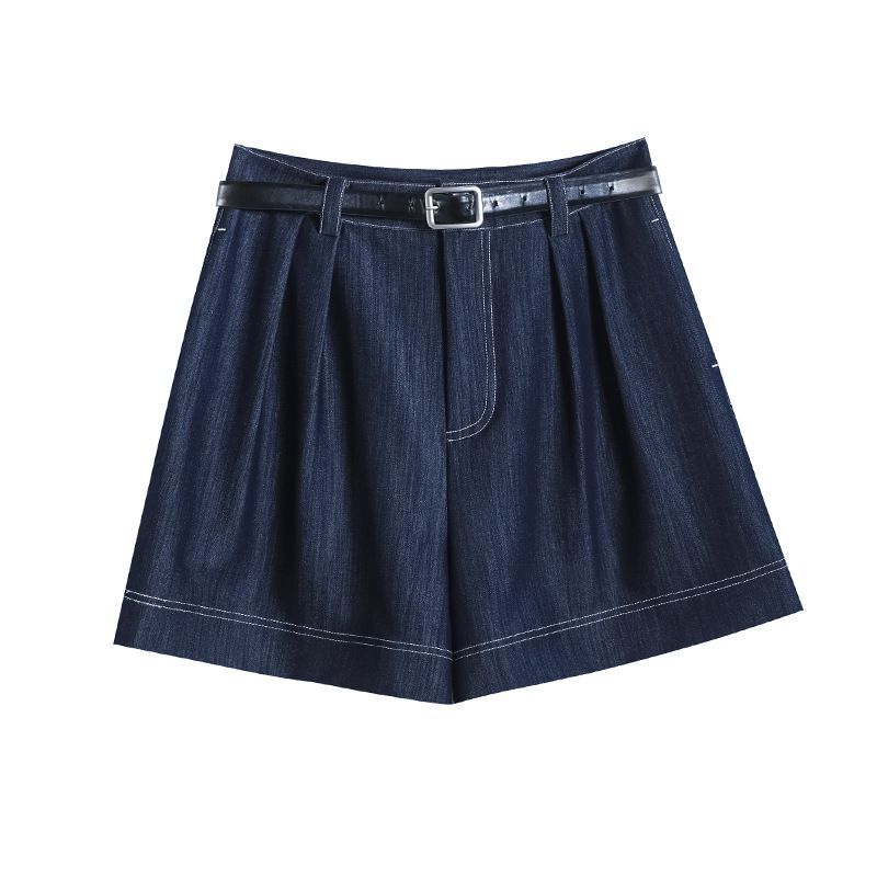 　　　 ◆◇◆売れている秘密◆◇◆ 【美シルエットのAライン】柔らかく軽やかな肌触りのソフトデニムを採用したデニムショートパンツ。裾に向かって広がる美しいAライン ショートパンツのデザインが、太もも周りをすっきりと見せてくれます。カジュアルながらも上品な印象を与え、夏のデイリーコーデの主役として活躍します。 【脚長効果のハイウエスト】腰位置を高く見せるハイウエスト ショートパンツ仕様で、のスタイルアップを実現。お腹周りをすっきりとカバーしながら、ハーフパンツ レディースならではの絶妙な丈感が足を細く見せます。タック入りの立体的なデザインで、自然な体型カバーが叶う一着です。 【リラックス感漂う履き心地】ゆったりとした裾幅のワイドパンツ ショートは、風通しが良く暑い季節でもサラッと快適に着用できます。日常のカジュアル 短パンとしてだけでなく、旅行やアウトドア、ちょっとしたお出かけにも最適です。締め付け感がなく、一日中動きやすいのも嬉しいポイントです。 【丁寧な仕立てとディテール】裾のダブルステッチがアクセントになったジーンズ ショートパンツ。ベルトループ付きで、お手持ちのベルトを合わせてウエストマークした着こなしも楽しめます。型崩れしにくい丈夫なデニム生地を使用しており、ご家庭でのお手入れも簡単で、長く愛用できるデニムハーフパンツです。 【幅広いコーデにマッチ】シンプルなデザインのショートパンツ レディースは、Tシャツからブラウスまでどんなトップスとも相性です。きれいめなキュロットパンツ感覚で上品に着こなすことも可能。自分用にはもちろん、夏コーデを楽しむ大切な方へのプレゼントとしても喜ばれる、大人のカジュアルアイテムです。 　　　◆◇◆注意事項◆◇◆ご覧のモニターの環境、撮影環境により実物と色味が異なって見える場合がございます。湿った状態で他のものと擦り合わせると色が移る恐れがあります。濃色品の洗濯時は、白色、淡色と分けて洗ってください。説明 【美しいAラインシルエット】裾に向かって広がるaライン ショートパンツのデザインが、太もも周りをすっきりとカバーし、脚長効果を演出します。ハイウエスト デニムパンツ仕様なので、腰の位置を高く見せ、トップスをインするだけで女性らしくされたトレンド感のあるスタイリングが完成します。 【柔らかく快適な履き心地】ゴワつきにくいソフトデニム生地を使用したレディース ハーフパンツです。一般的な硬いデニムとは異なり、肌触りがしなやかで動きやすく、汗ばむ季節でも快適にお過ごしいただけます。お出かけからデイリーユースまで大活躍するデニム 短?です。 【幅広いコーディネートに】シンプルなデザインの五分丈 ジーンズなので、Tシャツやブラウス、サマーニットなど様々なトップスと相性です。カジュアルな普段着としてはもちろん、きれいめのサンダルやスニーカーと合わせて、大人可愛いリラックススタイルを簡単にお楽しみいただけます。 【丁寧な縫製と実用性】ディテールにこだわったステッチラインが、立体的なシルエットを美しくキープします。型崩れしにくく、ご自宅で簡単にお手入れができる丈夫なカジュアルパンツです。便利なポケット付きで、スマホやちょっとした小物の持ち運びにも困らない実用的な仕上がりです。 【選べるサイズでギフトにも】幅広い体型の方にフィットしやすいサイズ展開のレディース デニムショートパンツです。自分へのご褒美はもちろん、おしゃれ好きなご家族やご友人への誕生日プレゼント、母の日の贈り物としても大変喜ばれる、夏のマストバイアイテムです。