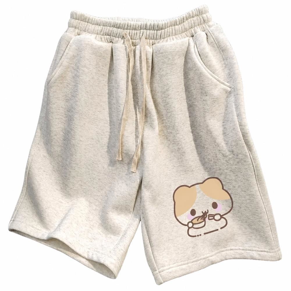 　　　 ◆◇◆売れている秘密◆◇◆ 【レトロでおしゃれなデザイン】温かみのある杢カラーとシンプルな風合いが魅力のメンズ ハーフパンツです。アメリカンレトロな雰囲気を醸し出し、カジュアルなTシャツと合わせるだけでトレンド感のある着こなしが完成します。毎日のコーディネートに馴染みやすいスウェットショーツです。 【の穿き心地と機能性】伸縮性に優れたウエストゴム ショートパンツで、お腹周りへの圧迫感がなく快適です。調整可能なドローストリング 短パン仕様のため、自分好みのフィット感に微調整が可能。便利なポケット付き 半ズボンなので、スマホや鍵などの小物の収納にも困りません。 【サラッと快適な肌触り】通気性が良く柔らかな生地を採用したスポーツ 短パンです。暑い夏でもベタつきにくく、軽やかな着用感が持続します。日常のお出かけはもちろん、アクティブな運動やリラックスタイムのルームウェア メンズ用としても大活躍するサマーカジュアルパンツです。 【丁寧な縫製とイージーケア】型崩れしにくい丈夫なスウェット 短パンで、洗濯機での丸洗いも可能です。お手入れが簡単なため、汗をかきやすい季節でも毎日清潔に着用いただけます。しっかりとした縫製により耐久性 イージーパンツとして長く愛用でき、部屋着 メンズ用としても最適です。 【幅広いシーンとギフトに】学生の通学 ショートパンツから大人の休日スタイルまで、幅広い年代の方に似合うメンズ カジュアルパンツです。シンプルなデザインで着回し力が高く、彼氏やご家族への実用的な夏用 半ズボンのプレゼントとしても喜ばれます。リラックスした夏をお楽しみください。 　　　◆◇◆注意事項◆◇◆ご覧のモニターの環境、撮影環境により実物と色味が異なって見える場合がございます。湿った状態で他のものと擦り合わせると色が移る恐れがあります。濃色品の洗濯時は、白色、淡色と分けて洗ってください。説明 【レトロでおしゃれなデザイン】このメンズ ハーフパンツは、アメリカンヴィンテージ風のデザインが魅力です。爽やかで清潔感のある色合いは、夏のコーディネートに合わせやすく、シンプルなTシャツと合わせるだけでトレンド感のあるカジュアル 短パンスタイルが完成します。 【快適なフィット感】ウエスト部分に伸縮性のあるゴムと調整可能なドローコードを採用したイージーパンツ仕様です。お腹周りの圧迫感を軽減し、体型に合わせて自由に調整できるため、一日中履いても疲れないスウェット ショートパンツとして、アクティブな動きにもしっかりと対応します。 【心地よい肌触り】柔らかく通気性に優れた素材を使用し、暑い季節でもサラッとした快適な着心地をキープします。普段着としてはもちろん、ランニングやジムなどのスポーツウェア メンズとしても、自宅でのリラックスタイムに最適な部屋着 ルームウェアとしても幅広く活躍します。 【実用的なディテール】両サイドにはスマートフォンや小物を収納するのに便利な深めのポケットを配置しました。丁寧な縫製技術により耐久性も高く、繰り返しの洗濯でも型崩れしにくいため、ヘビロテ間違いなしのメンズ ショートパンツとして毎日のコーディネートを支えます。 【幅広いシーンとギフトに】学生の通学や部活動、大人の休日スタイルまで幅広くマッチするデザインです。サイズ展開も豊富で、ご自身用にはもちろん、旦那様や彼氏、息子さんへの誕生日プレゼントとしても喜ばれる、実用性とファッション性を兼ね備えたスウェットパンツ 短パンです。