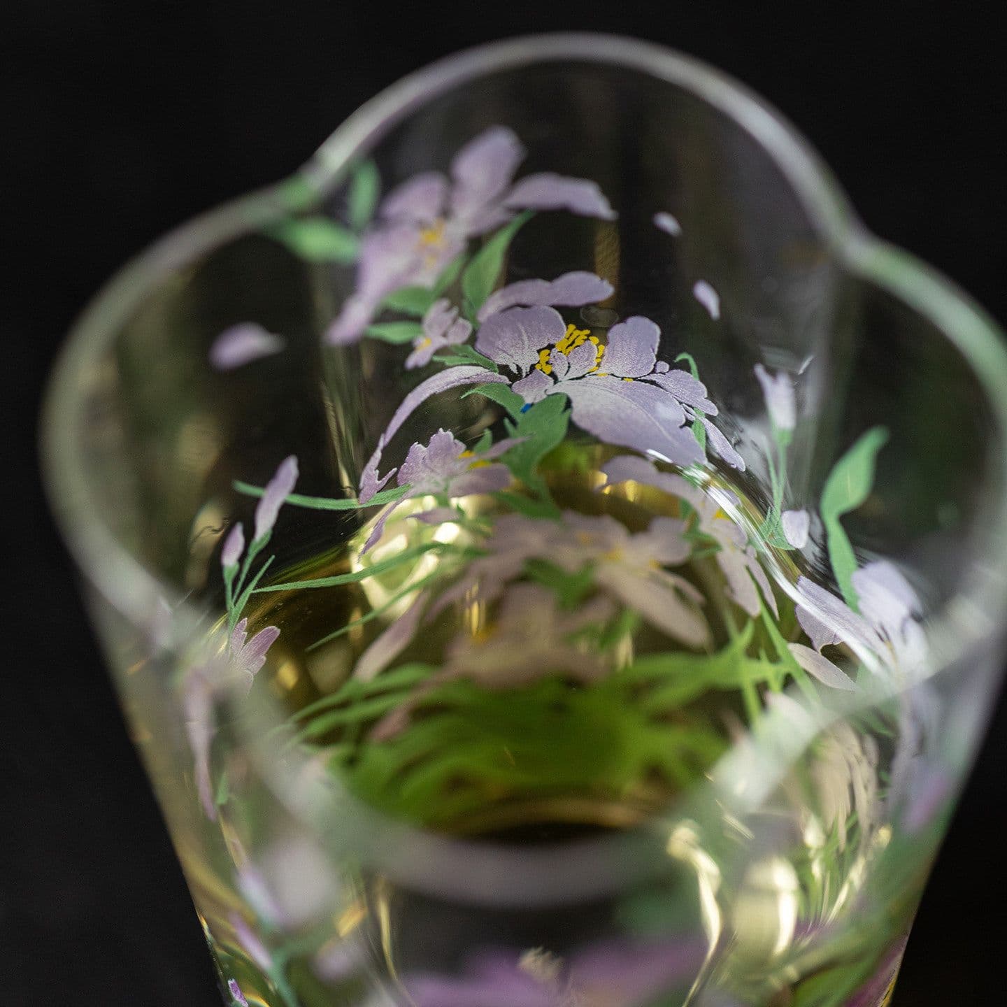 Nartoostonの湯呑み ガラス コップ おしゃれ 輪花 アヤメ 菖蒲 花柄 硝子 カップ 中国茶器 品茗杯 レトロ モダン 煎茶碗 来客用 女性 普段使い ティーカップ ミニグラス 和風 ギフト 140ml｜アングル3