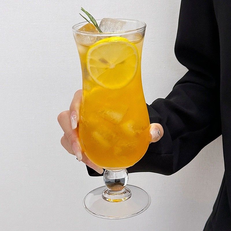 カクテルグラス おしゃれ ハリケーングラス 450ml 大容量 脚付き デザートグラス ジュース ソーダ ガラス コップ おうちカフェ 曲線美 映え パーティー 来客用 飲食店 業務用