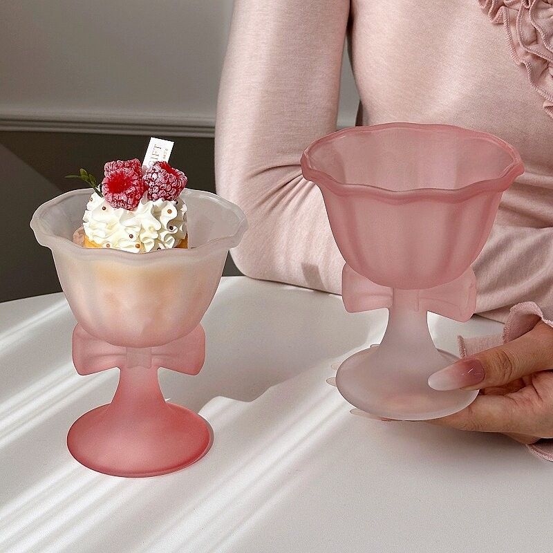 パフェグラス デザートカップ 脚付きグラス リボンモチーフ すりガラス フリル口 花びらデザイン アイスカップ プリンカップ ヨーグルトボウル カフェ風 食器 ガラスコップ レトロ かわいいの商品画像 3