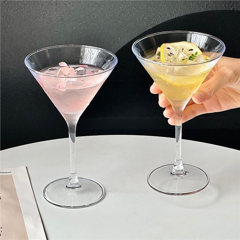 カクテルグラス マティーニグラス 200ml 脚付き おしゃれ ガラスコップ 逆三角形 ...