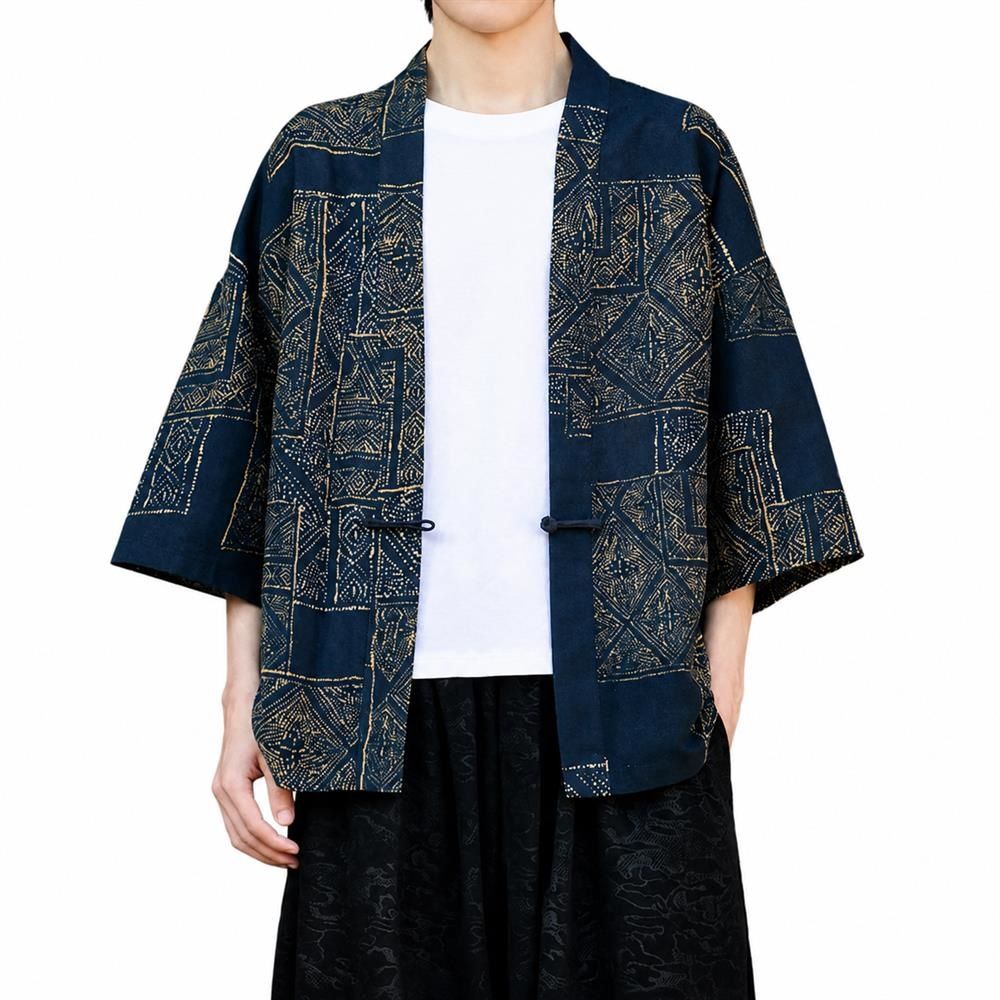 　　　 ◆◇◆売れている秘密◆◇◆ 【個性的な和モダンデザイン】目を惹くエスニック風のプリントが印象的なメンズ羽織です。ゆったりとしたシルエットで、羽織るだけでこなれ感のあるスタイルが完成します。レトロな雰囲気の中華風カーディガンは、普段の装いに個性とおしゃれさをプラスしたい方にぴったりの七分袖カーディガンです。 【の通気性と軽やかさ】薄手でさらりとした肌触りの和式カーディガンは、汗ばむ季節でもベタつかず快適に過ごせます。風通しが良いので、夏の冷房対策や日よけ対策としてのカジュアルシャツにも最適です。軽量で折りたたんでもかさばらないため、お出かけ時の持ち運び用としても大活躍する便利なアウターです。 【重ね着しやすい万能アイテム】シンプルなTシャツやカットソーの上に羽織るだけで、簡単におしゃれなレイヤードスタイルが楽しめる甚平風カーディガンです。締め付け感のないルーズな設計の七分袖カーディガンなので、動きやすくリラックスタイムにも最適。お出かけからルームウェアまで幅広く着用いただけます。 【肌触り柔らかな上質素材】チクチク感のない柔らかく耐久性に優れた生地を採用したレトロカーディガンです。丁寧な縫製で仕上げており、自宅でのお洗濯も簡単なのでデイリーユースの中華風シャツとして気兼ねなくヘビロテできます。型崩れしにくく、着るほどに肌に馴染む心地よい着用感をお楽しみください。 【幅広いシーンとギフトに】若者から大人まで幅広く似合うエスニック羽織は、夏祭りや花火大会などのイベントはもちろん、日常のカジュアルスタイルにも馴染みます。体型カバーも叶うゆったりサイズで、誕生日や記念日におしゃれなメンズ羽織を贈りたい時のギフトとしても大変喜ばれるおすすめの一着です。 　　　◆◇◆注意事項◆◇◆ご覧のモニターの環境、撮影環境により実物と色味が異なって見える場合がございます。湿った状態で他のものと擦り合わせると色が移る恐れがあります。濃色品の洗濯時は、白色、淡色と分けて洗ってください。説明 【個性的なレトロデザイン】落ち着いた色合いのモダンなプリントが施された「中華風 カーディガン」は、一枚羽織るだけでこなれ感を演出します。伝統的な「メンズ チャイナ服」のディテールを取り入れつつ、現代のカジュアルファッションにも馴染むされたデザインです。独特の存在感で周囲と差がつくおしゃれを楽しめます。 【さらりと羽織れる軽快さ】日差し対策やエアコンの冷気から肌を守る「夏用 七分袖 アウター」として大活躍。適度な薄さの「カジュアル カーディガン」なので、バッグに入れて持ち運びやすく、急な気温変化にもスマートに対応できます。Tシャツの上からサッと羽織るだけで、おしゃれに体型カバーも叶います。 【極上の快適性とリラックス感】ゆったりとしたシルエットの「甚平風 ジャケット」は、締め付け感がなく風通しもです。蒸し暑い季節でも肌に張り付きにくく、快適な着心地をキープします。「メンズ 羽織」感覚で普段着としてはもちろん、夏祭りや花火大会、リゾートシーンでのリラックスウェアとしても最適です。 【お手入れ簡単で優れた耐久性】シワになりにくく丈夫な素材を採用した「エスニック カーディガン」は、ご家庭で簡単に洗濯できます。色落ちや型崩れがしにくいため、デイリーユースとして長くご愛用いただけます。丁寧な縫製が施された「メンズ 和柄 シャツ」は、型崩れを気にせずアクティブに使えます。 【幅広い層に愛される一着】トレンド感のある「チャイナ風 シャツ」は、10代から40代の幅広い世代の男性におすすめです。ユニセックスなデザインなので、パートナーとのシェアや、「メンズ 羽織」を好むご友人、ご家族への個性的なプレゼントとしても喜ばれます。いつものコーデに新鮮なアクセントを加えます。