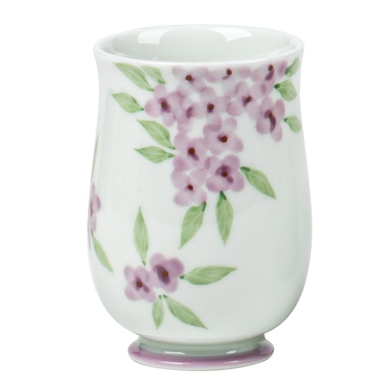 　　　 ◆◇◆売れている秘密◆◇◆ 【手描きの紫陽花デザイン】上品な白磁に職人の温もりを感じる紫陽花が美しく描かれた陶磁器茶杯です。透明感のある滑らかな磁器の質感と可憐な花柄がティータイムを華やかに彩り、毎日の暮らしに心安らぐひとときをお届けします。インテリアとしても映えるおしゃれな中国茶器?湯呑みです。 【香りを引き立てる聞香杯形状】縦長で丸みを帯びた独特のフォルムは、茶葉の豊かな香りをギュッと閉じ込めて楽しむ聞香杯としても重宝します。中国茶や台湾茶はもちろん、日本茶や玉露の繊細な風味を余すことなく堪能できる高機能な品茗杯です。お茶本来の深い味わいをゆっくりとお楽しみいただけます。 【手になじむ心地よい使用体験】女性の手にも優しくフィットする小容量単杯設計で、手触りの良さと持ちやすさを両立しました。唇にすっと沿う薄口の飲み口が、お茶のまろやかな甘みを引き立てます。忙しい日常の合間にほっと一息つくリラックスタイムや、静かに向き合うお茶時間にぴったりの茶器です。 【上質な陶磁器と優れた耐久性】高温焼成された丈夫な磁器製で、汚れや茶渋が付きにくくお手入れも簡単です。陶磁器カップならではのきめ細やかな光沢と滑らかな表面仕上げにより、長く美しい状態でお使いいただけます。普段使いの家庭用茶器としてはもちろん、特別な来客時のおもてなしにも活躍します。 【大切な方へのギフトにも最適】自分専用のマイカップとして愛用できるマスターカップ（主人杯）は、お茶を嗜む方への特別な贈り物にぴったりです。誕生日や母の日、敬老の日、新築祝いなど、大切な記念日のプレゼントとしても喜ばれます。上質な日常を演出する、心温まるギフト向け茶器の逸品です。 　　　◆◇◆注意事項◆◇◆ご覧のモニターの環境、撮影環境により実物と色味が異なって見える場合がございます。湿った状態で他のものと擦り合わせると色が移る恐れがあります。濃色品の洗濯時は、白色、淡色と分けて洗ってください。説明 【手描きの紫陽花デザイン】上品で温もりあふれる手描き風の紫陽花柄が映える陶磁器の茶杯です。透き通るような白磁に淡い紫の花びらが優美に描かれ、テーブルに華やかさを添えます。された和モダンな絵柄の湯呑みとして、毎日のティータイムに心安らぐ癒しのひとときをお届けします。 【豊かな香りを集める形状】縦型の流麗なフォルムは、茶葉本来の繊細なアロマを閉じ込める聞香杯として優れた性能を発揮します。中国茶や日本茶の立ち上る芳醇な香りを逃さず愉しめる設計の品茗杯です。淹れたてのお茶の奥深い風味を五感でじっくりと堪能していただけます。 【心地よい口当たりと持ちやすさ】手にしっくりと馴染むスリムなシルエットで、女性の手にも優しく収まる小容量の茶器です。薄口に仕上げられた飲み口は唇当たりが非常に滑らかで、お茶の繊細な味わいを際立たせます。おうちカフェやくつろぎの中国茶器体験をより上質に彩ります。 【上質な陶磁器と簡単なお手入れ】高温で丁寧に焼き上げられたな陶磁器製で、表面は滑らかな釉薬で覆われており茶渋や匂いが付きにくい仕様です。水洗いでサッと汚れが落ちるため日常使いの茶具として扱いやすく、長く美しい光沢を保ちながら安心してお使いいただけます。 【贈り物や茶道愛好家に最適】自分専用の特別なマイカップである主人杯としてはもちろん、大切な方へのプレゼントにもぴったりです。母の日、敬老の日、誕生日、新築祝いなど、お茶や陶器を愛する方へのギフトに喜ばれます。コンパクトなサイズ感でデスクや茶席にも自然に調和します。