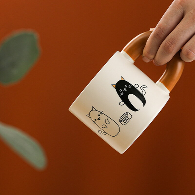 マグカップ 猫 おしゃれ 陶器 ぷっくりハンドル ハチワレ 黒白猫 かわいい コーヒーカップ 蓋付き スプーン付き 北欧風 350ml オフィス 自宅用 プレゼント 女性 猫好き