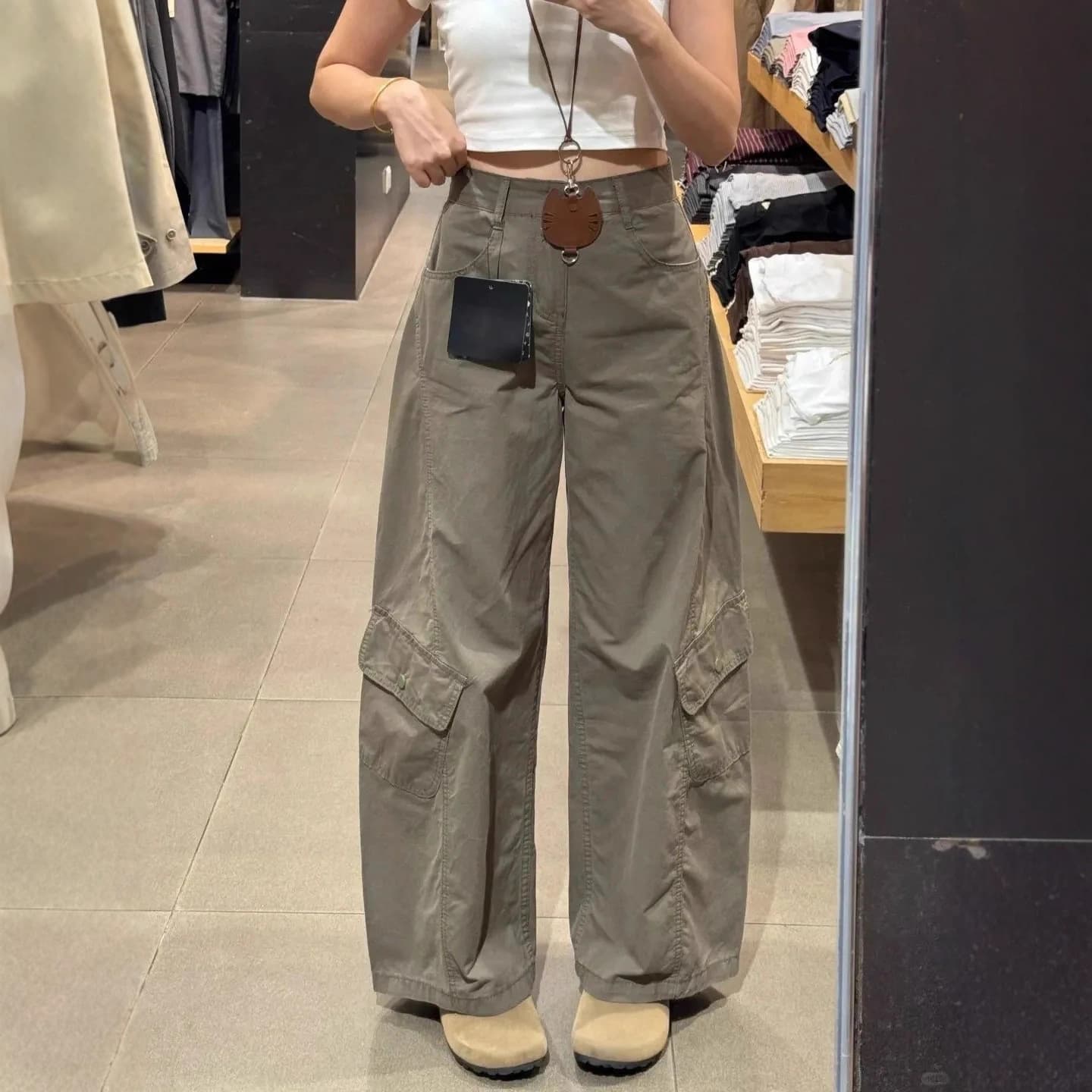 Rakuten - ワイドパンツ レディース カーゴパンツ ゆったり ハイウエスト カジュアル ワークパンツ 美脚 足長効果 ストレート 體型カバー ストリート系 ミリタリー 大きいサイズ ソフト 生地 可愛い おしゃれ