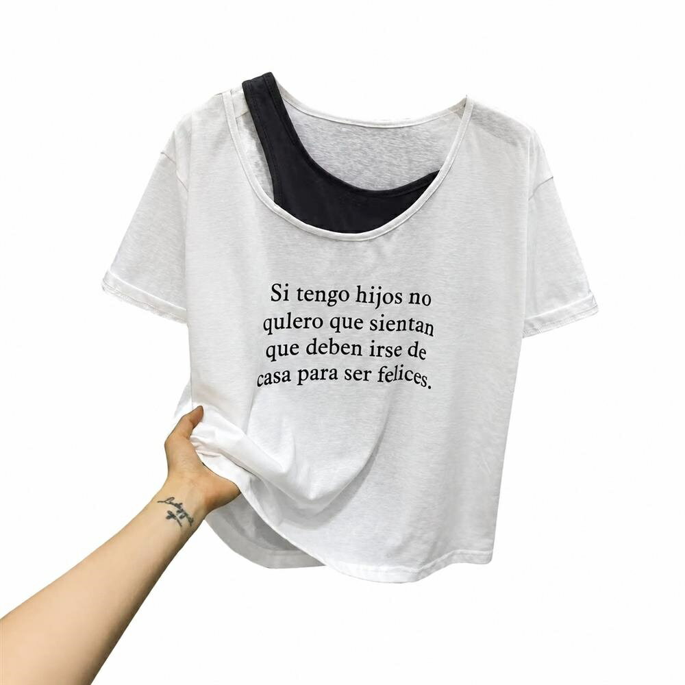 Rakuten - 【重ね着風】Tシャツ レディース 半袖 フェイクレイヤード トップス アシメ アシンメトリー ティーシャツ カットソー プルオーバー ロゴT 英字 プリント 鎖骨見せ 肩出し 体型カバー 二の腕カバー 着痩せ 細見え 華奢見え ゆるシルエット オーバーサイズ 大人可愛い