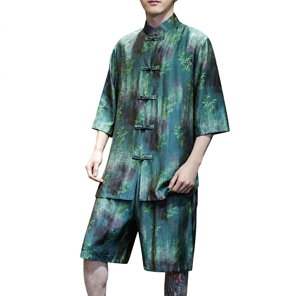 　　　 ◆◇◆売れている秘密◆◇◆ 【洗練されたチャイナデザイン】伝統的な唐装 メンズのデザインを現代風にアレンジしたこのセットアップは、美しい竹の葉柄が目を引きます。独特の光沢感があるチャイナ服は、着るだけで大人の余裕と個性を演出。日常のコーディネートに上品な和風のアクセントを加え、周囲と差をつけることができる魅力的な一着です。 【驚きの接触冷感と速乾性】暑い夏服に最適なアイスシルク素材を採用し、肌に触れた瞬間にひんやりとした心地よさを感じられます。優れた速乾性により、汗をかいてもベタつかず、一日中サラサラとした質感をキープ。高い通気性を誇るこの唐装 メンズは、真夏の蒸し暑さから解放し、極上のリラックスタイムを提供します。 【リラックスした着用感】ゆったりとしたシルエットで締め付け感がなく、カジュアルな日常使いから旅行や海辺のレジャーまで幅広く活躍します。ハワイアンシャツのような開放感と、中国風の落ち着いた雰囲気が見事に融合。動きやすさを追求した設計で、リゾート地での散策や休日の外出をより特別なものに変えてくれます。 【細部までこだわった品質】丈夫な縫製で仕上げたこのメンズファッションアイテムは、繰り返し洗濯しても型崩れしにくく、自宅でのお手入れも簡単です。伝統的なチャイナボタンのディテールがを醸し出し、部屋着としてだけでなく外出着としても十分なクオリティ。長く愛用いただけるよう、耐久性にも優れています。 【幅広いサイズ展開と贈り物に】大きいサイズまで豊富に取り揃えており、どんな体型の方でもスタイリッシュに着こなせる唐装です。父の日や誕生日など、大切な方へのプレゼントとしても大変喜ばれる逸品。上下セットでコーディネートが即完成するため、服装に悩む手間も省ける、実用的かつおしゃれなアイテムです。 　　　◆◇◆注意事項◆◇◆ご覧のモニターの環境、撮影環境により実物と色味が異なって見える場合がございます。湿った状態で他のものと擦り合わせると色が移る恐れがあります。濃色品の洗濯時は、白色、淡色と分けて洗ってください。説明 【洗練された中国風デザイン】美しい竹の模様をあしらったこの唐装は、伝統的なチャイナ服の要素を取り入れつつ、モダンなメンズ セットアップへと進化しました。上品な光沢感のある生地が、大人の余裕と個性を引き立てます。夏の街歩きやリゾートでも映える、唯一無二の存在感を放つ夏服として長くご愛用いただけます。 【驚きの冷感・速乾機能】暑い季節に嬉しいアイスシルク素材を採用した半袖シャツは、肌に触れた瞬間にひんやりとした心地よさを提供します。優れた速乾性により、汗をかいてもベタつかず、一日中さらりとした快適な着心地が持続します。機能性とスタイルを両立した、夏に欠かせないなメンズ セットアップです。 【リラックス感漂う着心地】ゆったりとしたシルエットのハーフパンツとシャツの組み合わせは、体型をカバーしながら動きやすさを確保します。アロハシャツのような開放感と、伝統の落ち着いた雰囲気が融合したスタイルで、自宅でのリラックスタイムからビーチウェアとしての外出まで、幅広いシーンで軽やかに活躍します。 【細部までこだわった品質】独特なボタンデザインが特徴のチャイナ服仕立てで、丁寧な縫製が随所に施されています。シワになりにくい素材を使用しているため、旅行時の持ち運びやお手入れも簡単です。何度洗濯しても風合いが損なわれにくく、耐久性に優れたこのメンズ セットアップは、毎日のコーデの強い味方になります。 【幅広いサイズ展開と贈り物に】大きいサイズまで豊富にラインナップしており、どんな体型の方でもジャストフィットする夏服が見つかります。父の日や誕生日などの特別なプレゼントとしても喜ばれる、のある唐装です。日常を彩る特別なメンズ セットアップとして、ぜひあなたの大切なワードローブに加えてください。