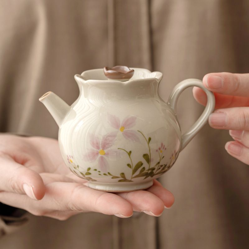 【つぼみ型】急須 ティーポット おしゃれ 陶器 花柄 手描き かわいい 茶器 蓋付き ポット きゅうす 和食器 カフェ風 レトロ モダン 北欧風 ナチュラル お茶 緑茶 紅茶 ハーブティー 煎茶 ティータイム おうちカフェ プレゼント ギフト 贈り物