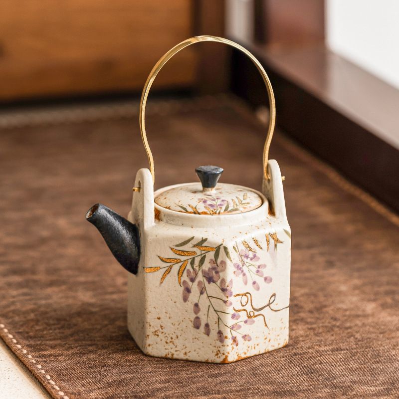 【手描きの味わい】急須 土瓶 ティーポット 六角形 藤の花 和柄 陶器製 茶器 お茶用品 手書き 陶磁器 持ち手付き 蓋付き レトロ アンティーク風 モダン 和風 煎茶 緑茶 中国茶 日本茶 ほうじ茶 烏龍茶 お茶会 ティータイム 普段使い 来客用 おしゃれ 丁寧な暮らし
