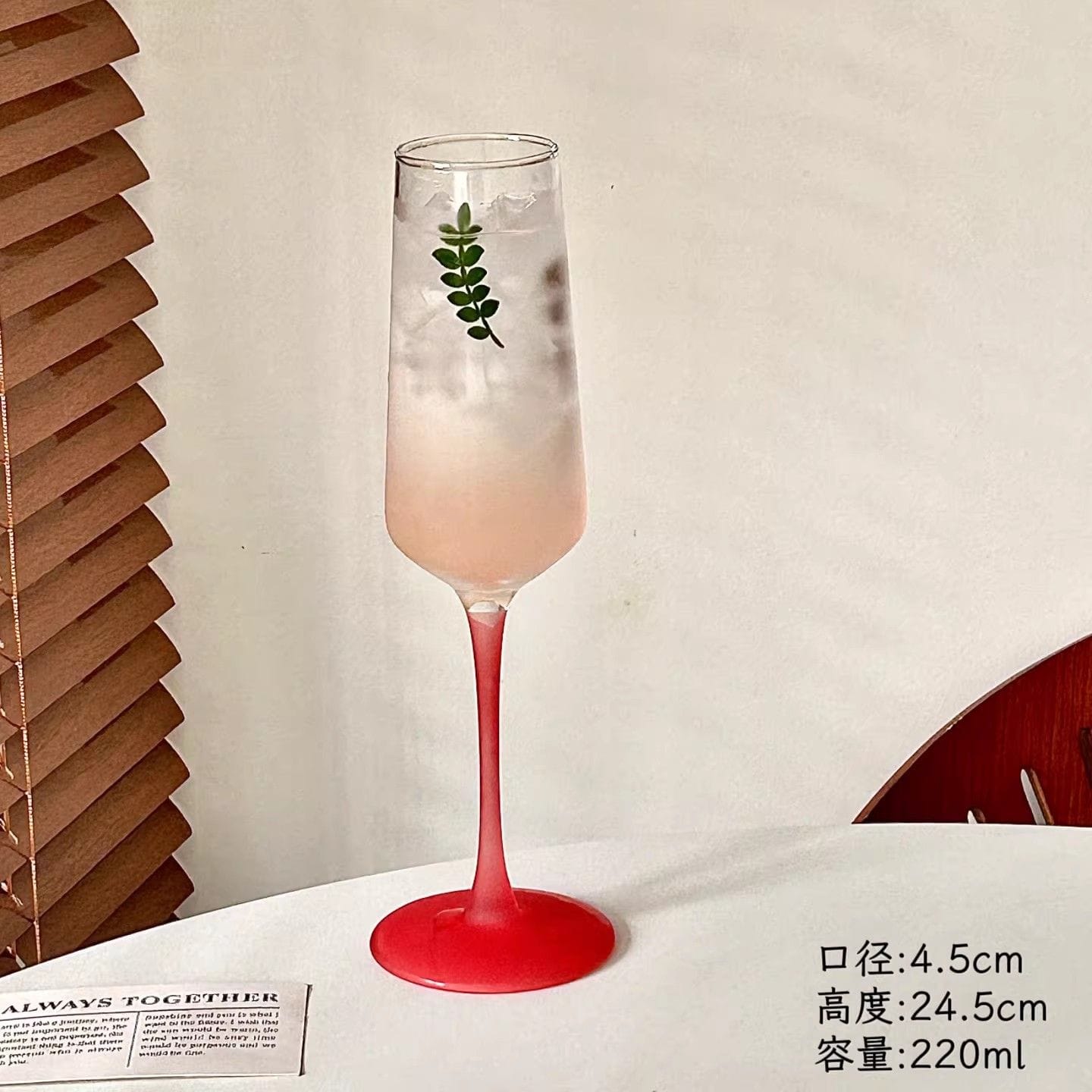 Rakuten - 【映える赤脚】シャンパングラス フルート 220ml おしゃれ ワイングラス カクテルグラス スレンダー ロングステム カラーステム レッド 赤 ガラス コップ 食器 北欧風 モダン エレガント インスタ映え ホームパーティー 女子会 ギフト プレゼント