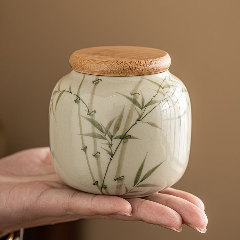 乐天商城 - 【和モダン】 茶筒 陶器 茶缶 密閉 キャニスター 保存容器 お茶入れ ティーキャニスター 茶入れ 陶磁器 木蓋 竹柄 手描き風 小型 コンパクト 小さめ 卓上 防湿 遮光 湿気対策 気密性 和風 中華風 インテリア おしゃれ 贈り物 ギフト プレゼント 茶道