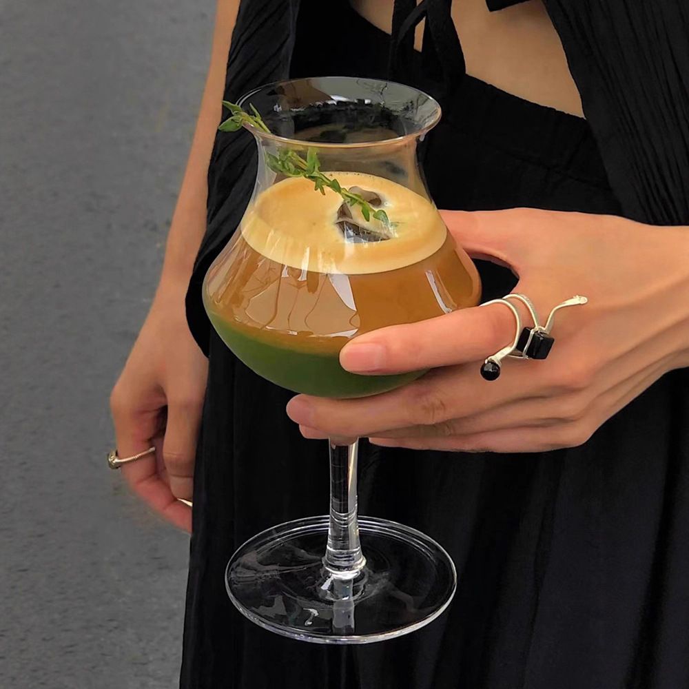 樂天商城 - 【曲線美】 コーヒーグラス 脚付き ステムグラス 耐熱ガラス カクテルグラス レトロ アンティーク調 北欧 カフェ風 食器 コップ デザートグラス ワイングラス チューリップ アイスコーヒー ラテ 宅飲み おもてなし 韓国インテリア インスタ映え ギフト