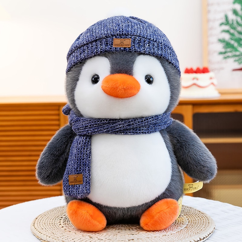Rakuten - ぬいぐるみ ペンギン 抱き枕 子供 赤ちゃん ふわふわ もふもふ 癒し系 動物 リアル 可愛い ニット帽 マフラー 冬 インテリア 添い寝 枕 誕生日 プレゼント 贈り物 出産祝い おもちゃ ギフト