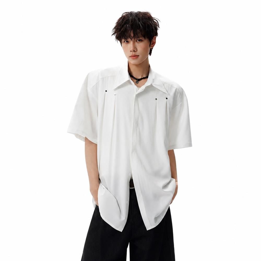 Rakuten - 【モード系】半袖シャツ メンズ ビッグシルエット タックシャツ スタッズ デザインシャツ 襟付き トップス 5分袖 オーバーサイズ ゆったり ドロップショルダー 肩落ち 無地 ホワイト カジュアル 韓国 ファッション ストリート レトロ 体型カバー 着痩せ 春夏秋
