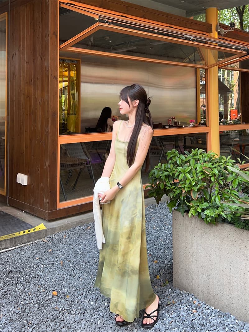 Rakuten - 【タイダイ柄】キャミソールワンピース ロング レディース チュール シアー 夏 マキシワンピース キャミワンピ ロングワンピ マキシ丈 ニュアンスカラー グラデーション 透け感 シースルー ノースリーブ Aライン シルエット 体型カバー 着痩せ 細見え 涼しい リゾート