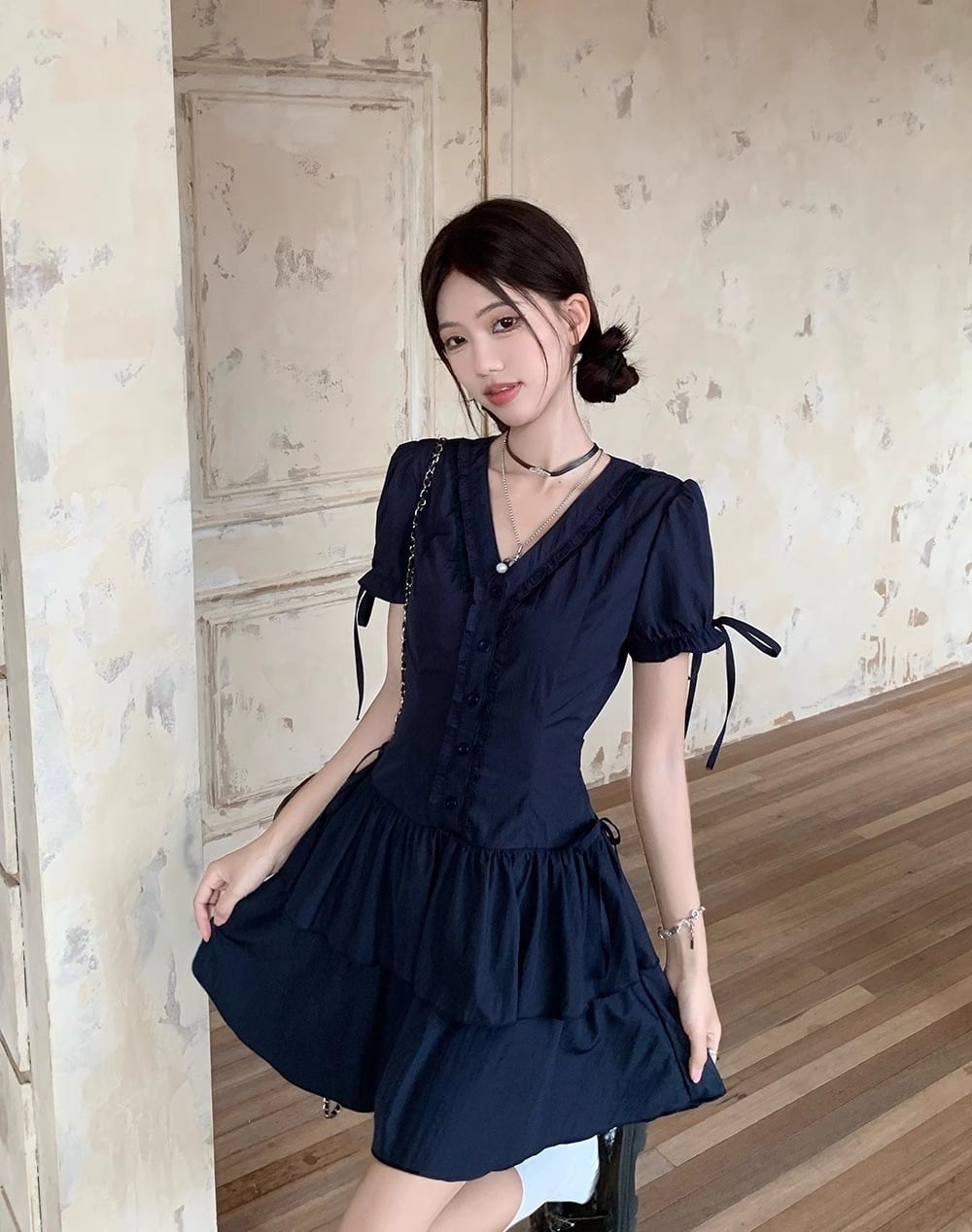 樂天商城 - 【フレンチガーリー】 ワンピース レディース ミニワンピ Vネック ティアード 半袖 バルーンスリーブ ボリューム袖 ぽわん袖 リボン 前ボタン ウエストマーク Aライン ミニ丈 脚長 美脚 着痩せ 体型カバー 大人可愛い フェミニン 地雷系 量産型 デート 春夏 ネイビー 紺