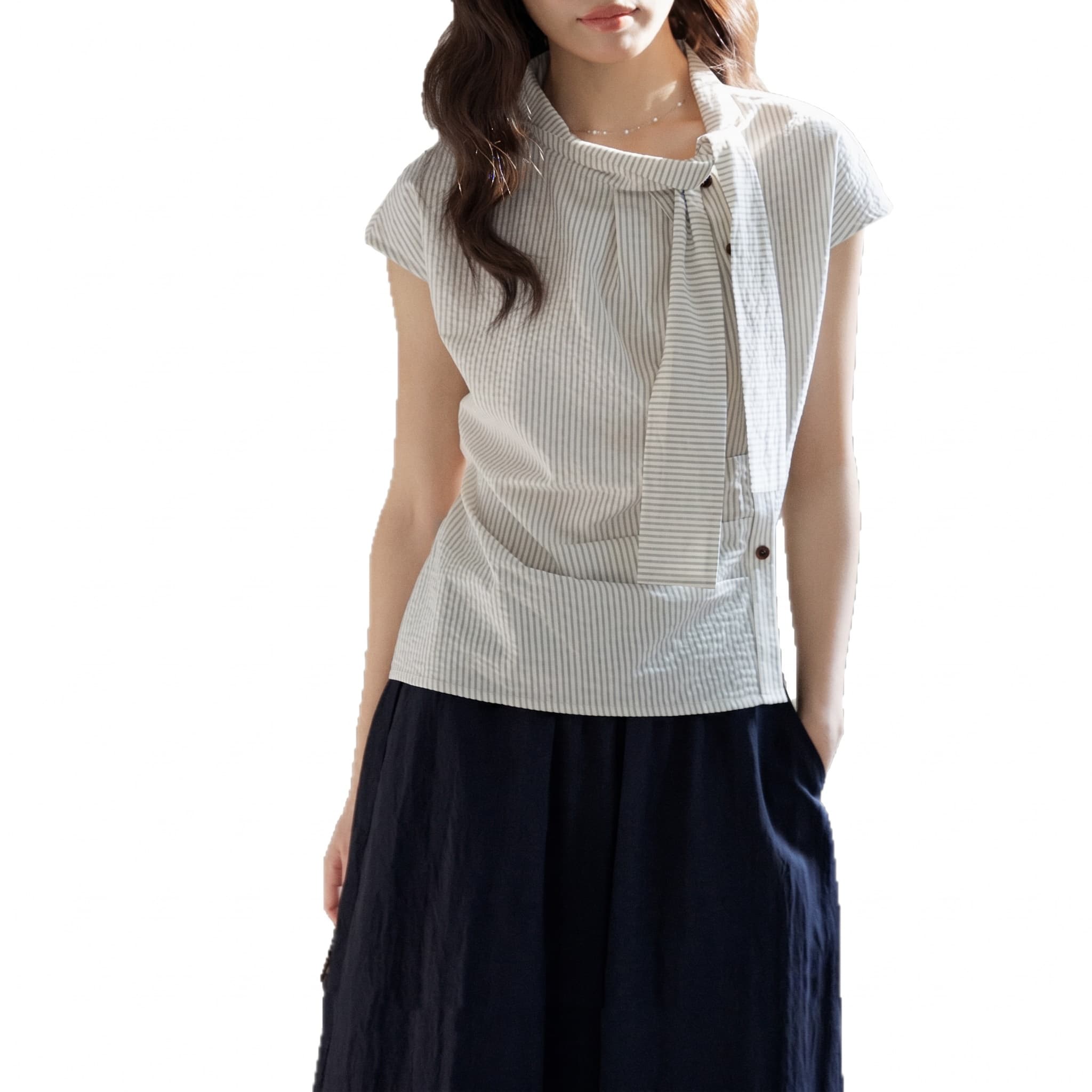 Rakuten - 【ボウタイ風】ブラウス レディース 半袖 フレンチスリーブ ストライプ トップス 夏 夏服 オフィス 通勤 仕事 事務服 OL きれいめ カジュアル 大人可愛い 二の腕カバー 体型カバー 着痩せ 細見え 30代 40代 50代 涼しい 爽やか さらさら シワになりにくい 洗える
