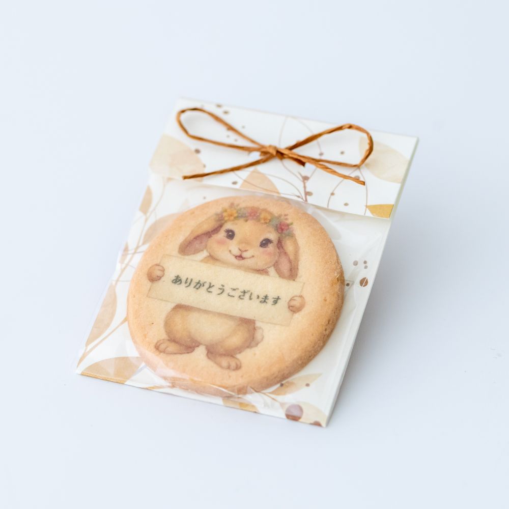 ※1個単位での販売ページです。 単品サイズ：65×80×5mm クッキーサイズ：52×52mm ※ご注文の際に、クッキーに印字するメッセージを必ずご選択ください。 様々なギフトアイテムをご用意しております。 プチギフト かわいい お菓子 退職 結婚式 二次会 結婚祝い 産休 御礼 個包装 おしゃれ ウェディングギフト 引き出物 引出物 ギフト 内祝プチギフト プリントクッキーウサギ単品　※メッセージ入りクッキー　※1個単位での販売ページです。　プリントクッキー　個包装　産休　お礼　退職　 結婚式　かわいい　プレゼント ミニギフト　入園　入学　内祝　 プチプレゼント
