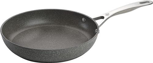 直径:28cm 商品サイズ:(縦×横×高さ)490×290×90mm / (本体)高さ:55mm、深さ:50mm 底厚:5mm 商品重量:1.32kg 材質: (本体)アルミニウム / (ハンドル)ステンレス 原産国:イタリア 対応熱源: IH、ガス、オーブン 食器洗い乾燥機使用可 グラニチウム Ti-X コーティング:計7層。こびりつきにくさ、耐久性(剥がれにくさ)の性能を強化。アルミニウムボディとコーテングの固着を高めるプラズマ加工。より硬く強固にするため、チタン層などこれまでのグレードにはない層を追加。また、それぞれのコーティング層の厚みをアップしました。直径:28cm 商品サイズ:(縦×横×高さ)490×290×90mm / (本体)高さ:55mm、深さ:50mm 底厚:5mm 商品重量:1.32kg 材質: (本体)アルミニウム / (ハンドル)ステンレス 原産国:イタリア 対応熱源: IH、ガス、オーブン 食器洗い乾燥機使用可 グラニチウム Ti-X コーティング:計7層。こびりつきにくさ、耐久性(剥がれにくさ)の性能を強化。アルミニウムボディとコーテングの固着を高めるプラズマ加工。より硬く強固にするため、チタン層などこれまでのグレードにはない層を追加。また、それぞれのコーティング層の厚みをアップしました。