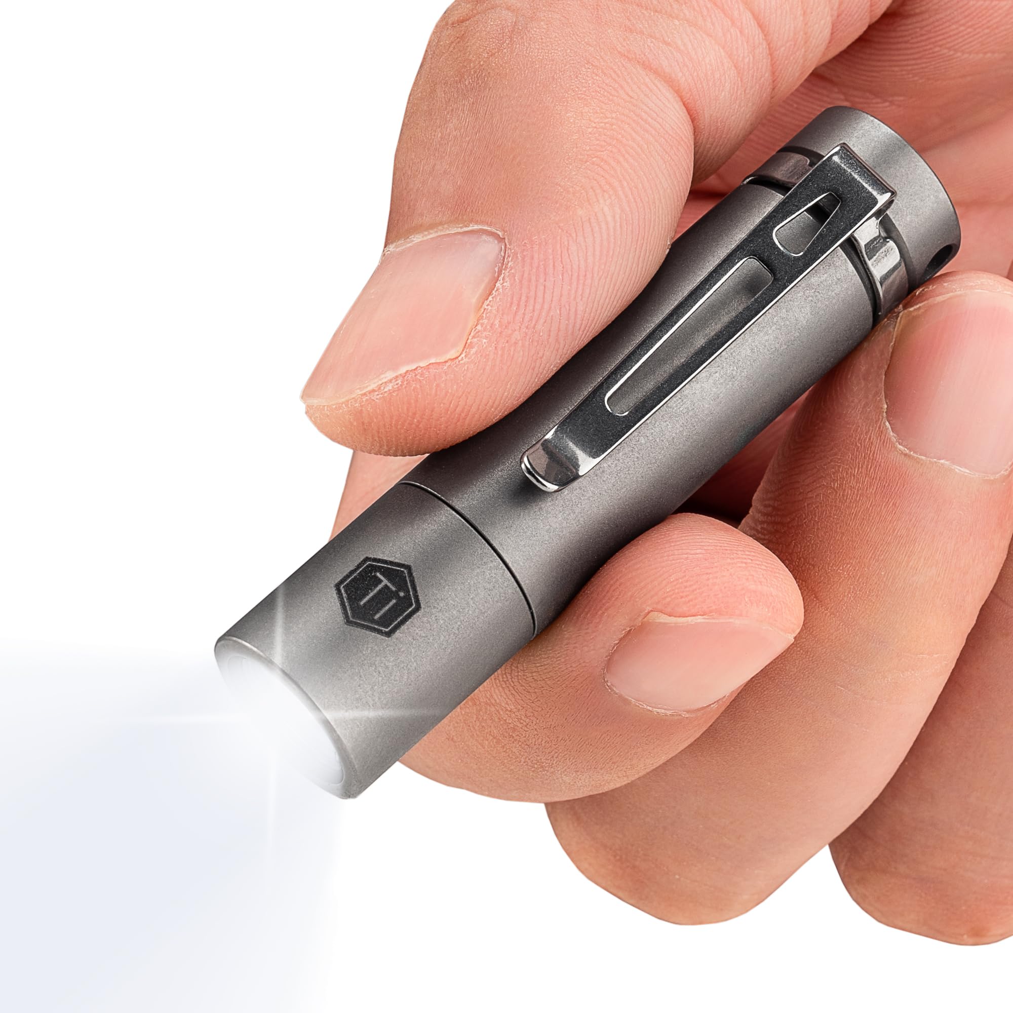 Rakuten - 【送料無料】KeyUnity ミニ懐中電灯 クリップ付き 長さ60mm KF04 キーライト 小型 led チタン合金製 単4電池対応 フラッシュライト IPX8
