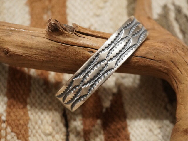 INDIAN JEWELRY NAVAJO HANDMADE STERLING SILVER BANGLE [JERROLD TAHE] / インディアン ジュエリー ナバホ ハンドメイド スターリング シルバーバングル