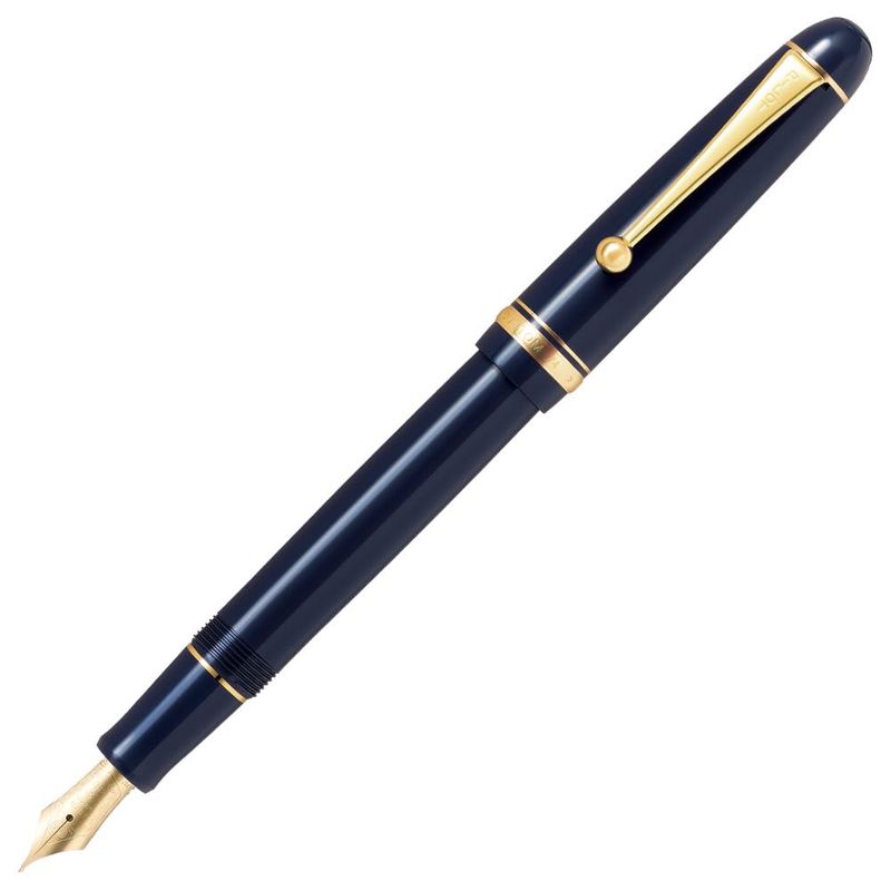 【メーカー・ブランド名】パイロット【JAN】4902505572920【個装サイズ】8×20.5×3.4cm【重量】170【商品説明】パイロット カスタム 74 万年筆 ダークブルー M（中字）本格派のための現代の書き味のペン。素材原材料：樹脂、黄銅、銅合金、AS樹脂、14金他生産国：日本【広告文責】株式会社コネクトゲート TEL:06-6599-8021