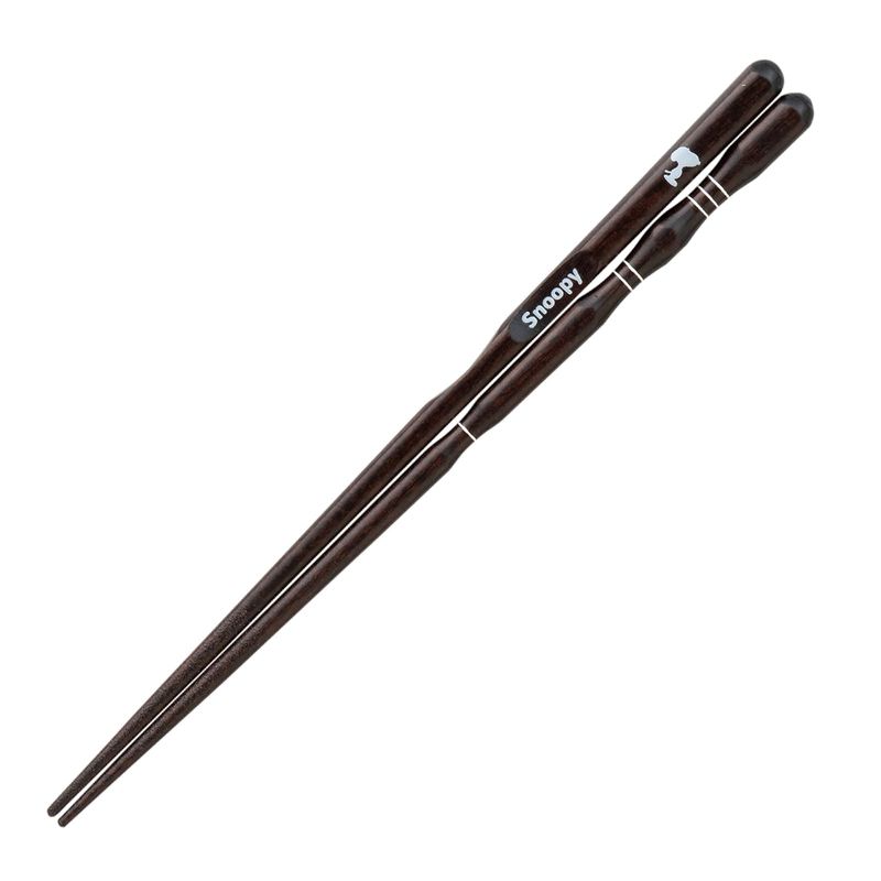 【メーカー・ブランド名】金正陶器【JAN】4964412613615【個装サイズ】5.3×25.6×0.4cm【重量】20【商品説明】くぼみのある特殊な構造で、無理なく持ち方を身につけることができる矯正箸。スヌーピーのシルエットを見えるように持つと、自然に正しく持てるような形になっています。台紙が、箸の持ち方書になっています。小学校高学年から大人の女性用の長さ21cm。商品サイズ:約21cm商品重量:0.017kg生産国:日本素材:天然木アクリルウレタン塗装(C)Peanuts Worldwide LLC.【広告文責】株式会社コネクトゲート TEL:06-6599-8021